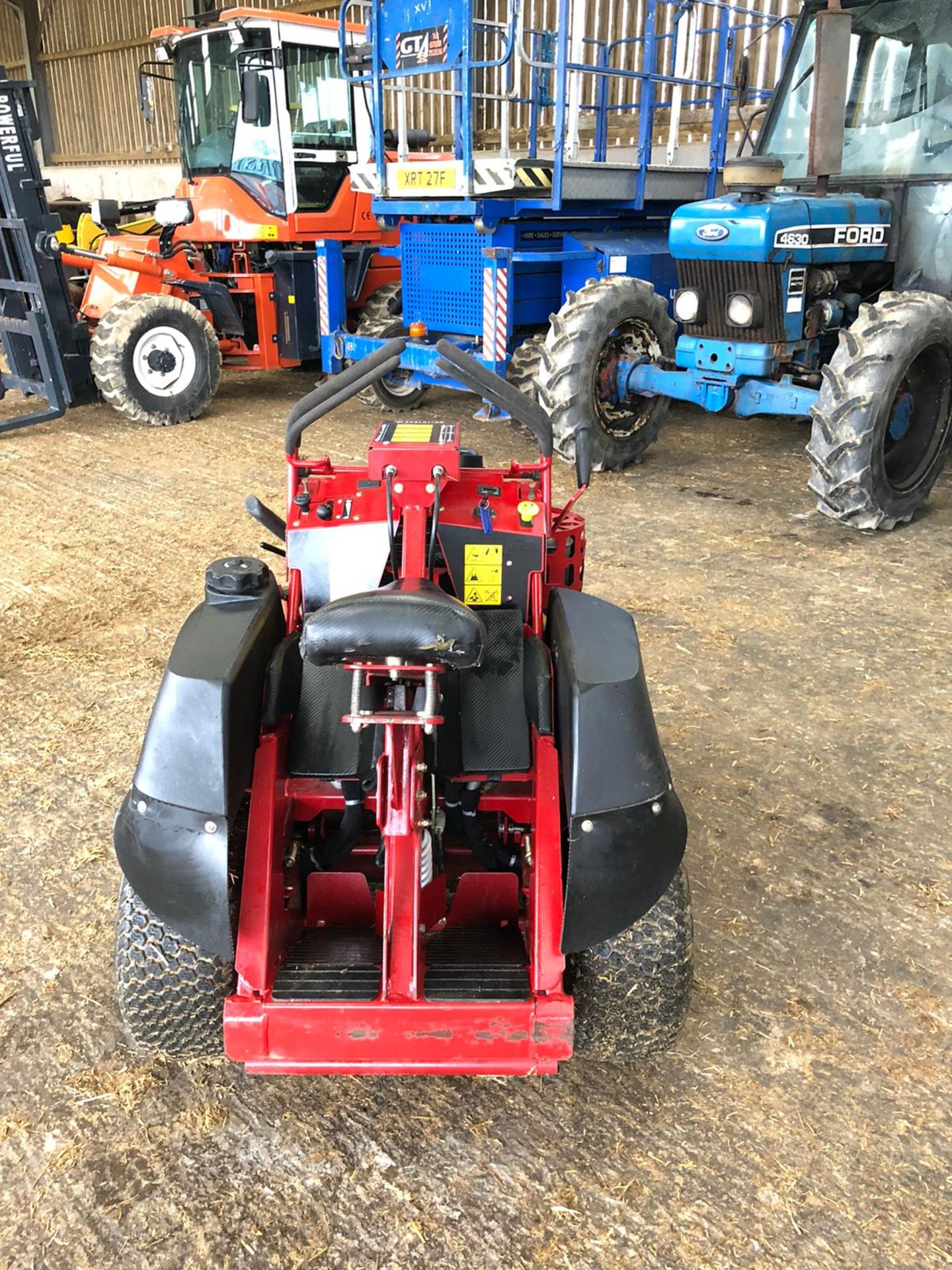 FERRIS EVOLUTION 36 SIT/STAND ON ZERO TURN MOWER, IN VERY GOOD CONDITION *PLUS VAT* - Image 5 of 9