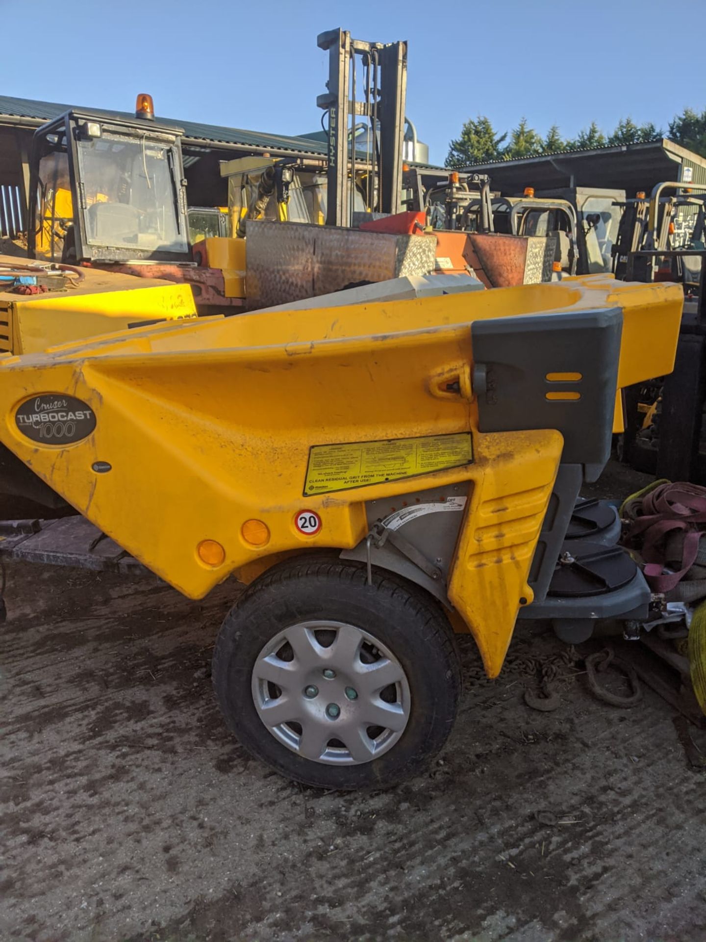 TURBOCAST 1000 CRUISER GRIT / SALT SPREADER SINGLE AXLE TOWABLE, YEAR 2009 *PLUS VAT* - Image 2 of 6