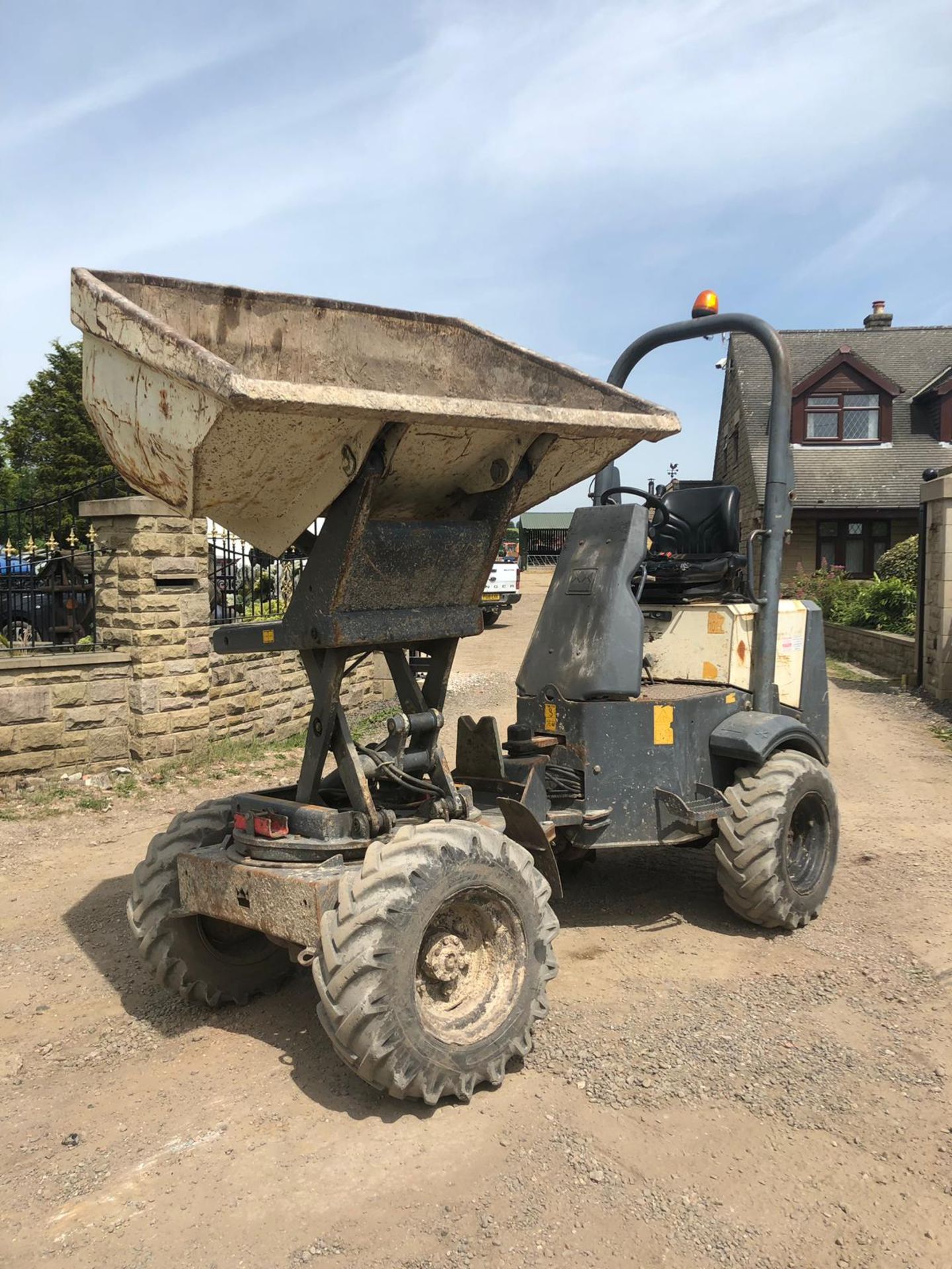 2008 BENFORD TEREX 2 TON HI-TIP SWIVEL DUMPER, RUNS AND WORKS *PLUS VAT* - Image 2 of 5