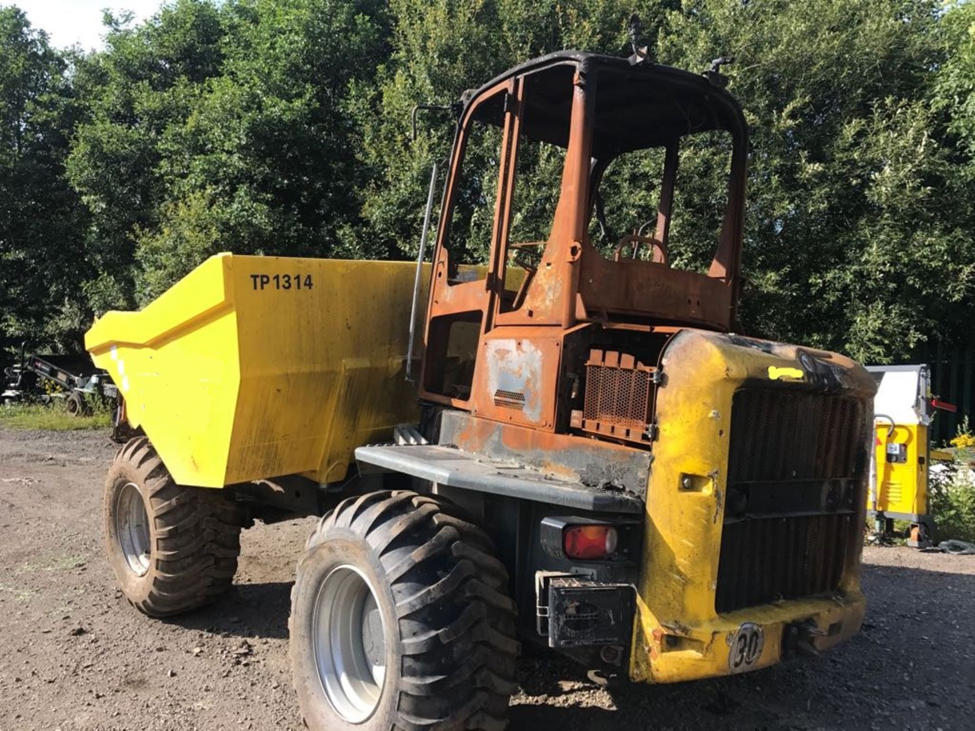 2017 NEUSON 9 TONNE DUMPER, BURNT OUT, 20K NEW SELLING AS SPARES *PLUS VAT* - Image 5 of 6