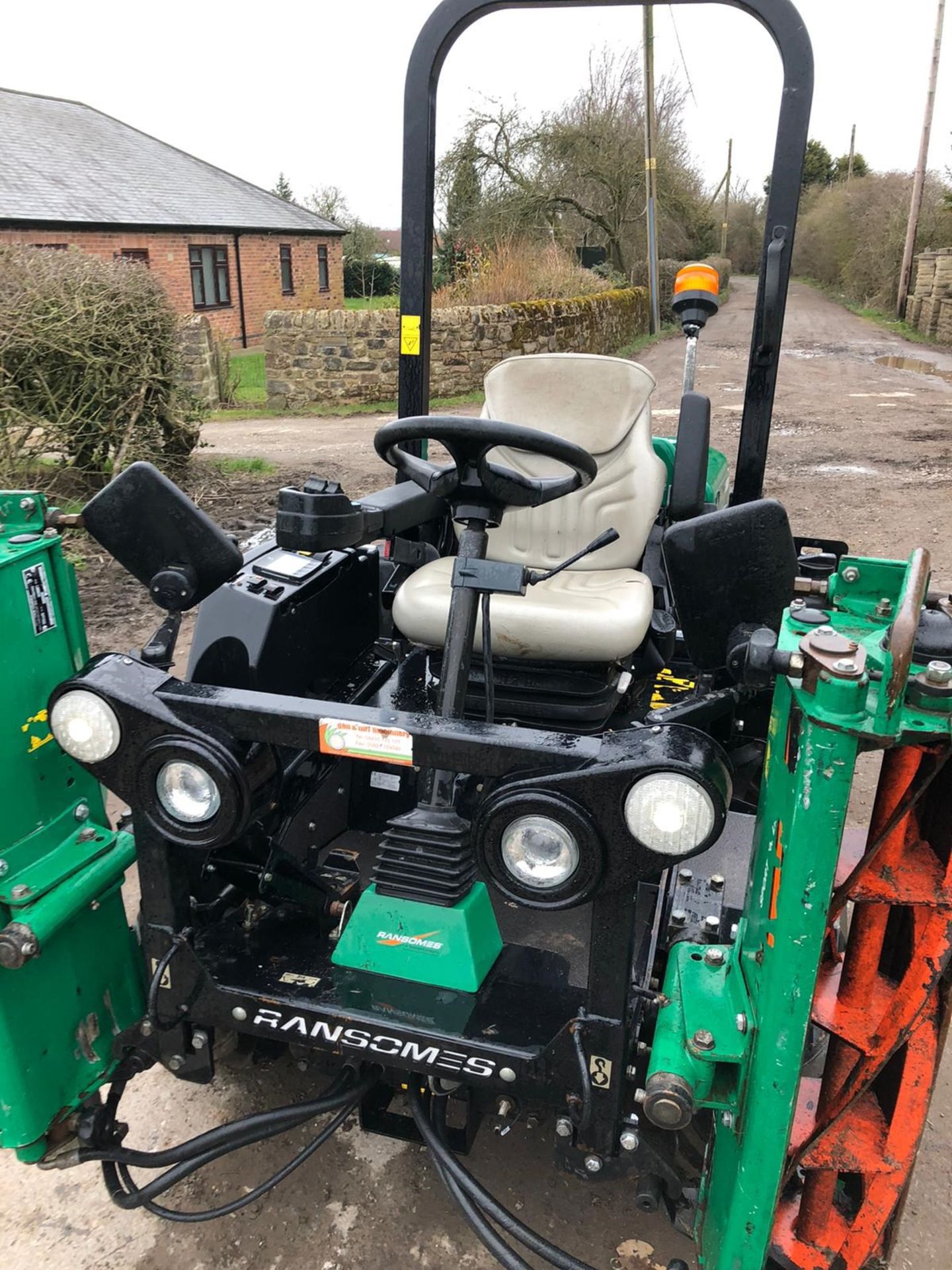 2010 RANSOMES HIGHWAY 3 CYLINDER 4WD MOWER, LOW HOURS ONLY 1859, RUNS, WORKS AND CUTS *PLUS VAT* - Image 3 of 7