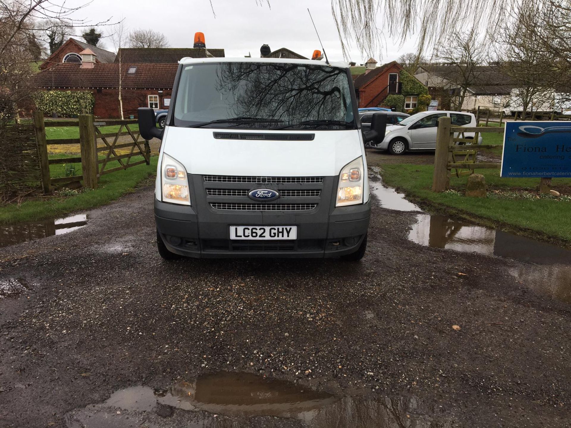 2012/62 REG FORD TRANSIT 100 T300 FWD 2.2 DIESEL PANEL VAN, SHOWING 0 FORMER KEEPERS *PLUS VAT* - Image 2 of 13