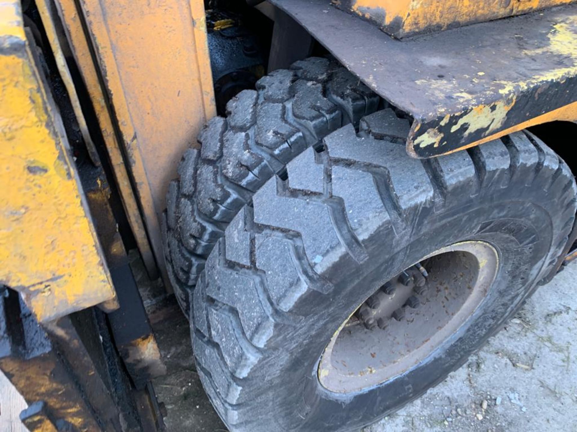 6 TON TWIN WHEEL DIESEL FORKLIFT, GOOD TYRES, 2 SPEED FORWARD & REVERSE, RUNS, WORKS & LIFTS - Image 7 of 14