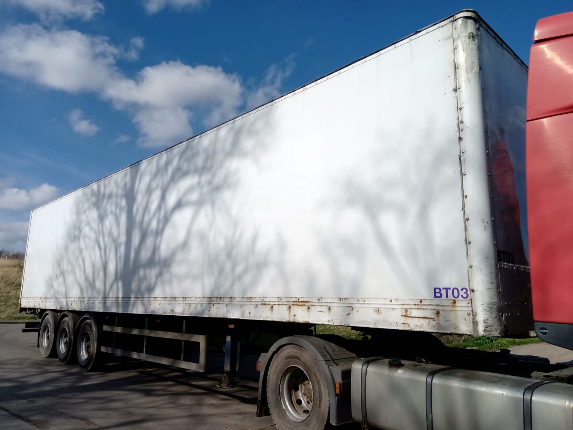 SDC 4.2M TRI-AXLE BOX TRAILER, BPW DRUM BRAKES, FULL CHASSIS, MOT JULY 20, YEAR 2003 *PLUS VAT*