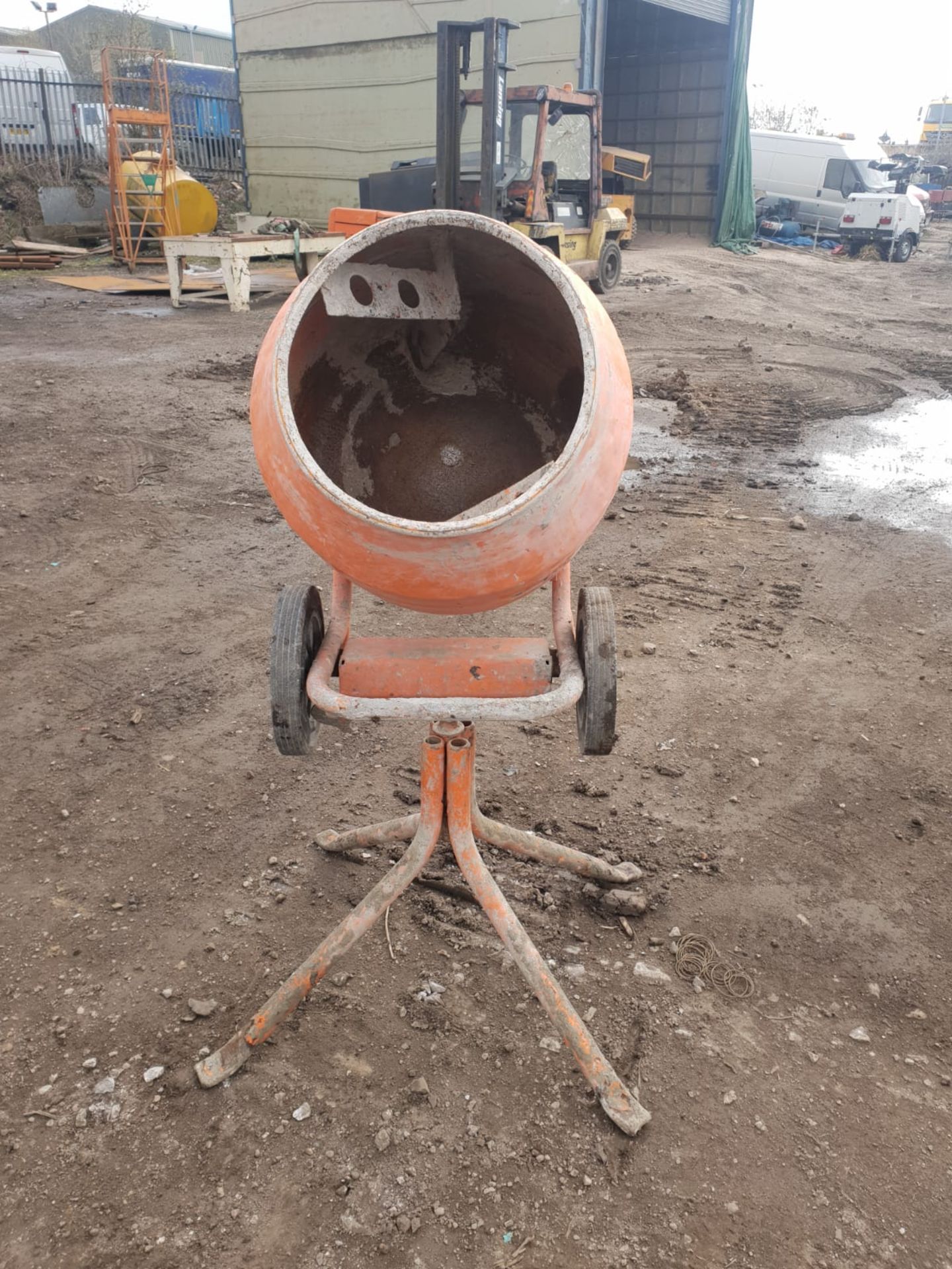 BELLE CEMENT MIXER, YEAR 2012, C/W STAND IN WORKING ORDER *NO VAT* - Image 2 of 5