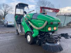 2013/13 REG TENNANT 424HD GREEN MACHINE SWEEPER, KUBOTA ENGINE, ALL EXTRAS FROM FACTORY, 644 HOURS