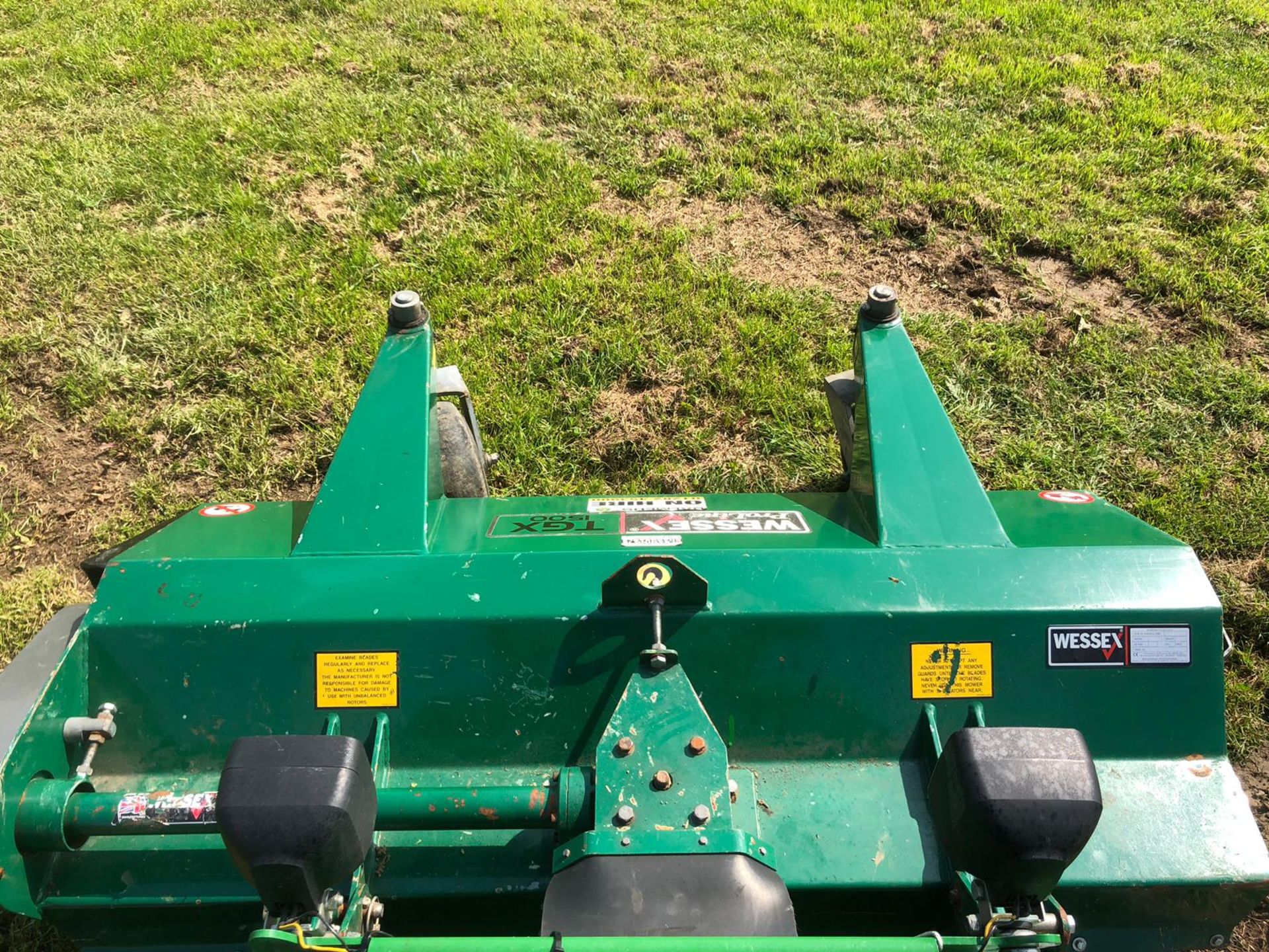 JOHN DEERE 1445 RIDE ON LAWN MOWER WITH FLAIL MOWER, YEAR 2008, RUNS, WORKS AND CUTS *PLUS VAT* - Image 7 of 7