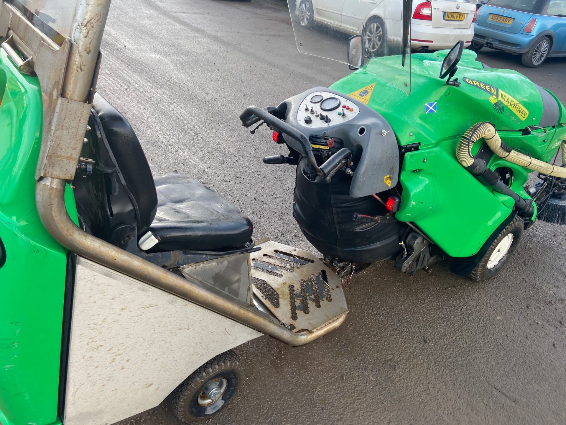 2013/13 REG TENNANT 424HD GREEN MACHINE SWEEPER, KUBOTA ENGINE, ALL EXTRAS FROM FACTORY, 644 HOURS - Image 5 of 5