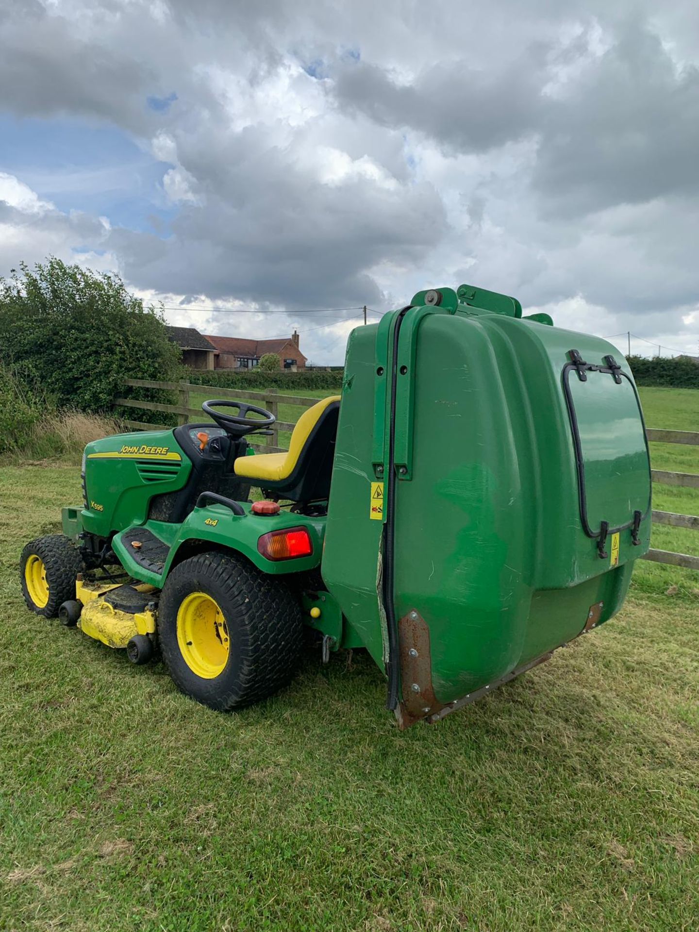 JOHN DEERE X595 4WD RIDE ON DIESEL LAWNMOWER 48" DECK, RUNS AND WORKS *PLUS VAT* - Bild 7 aus 18