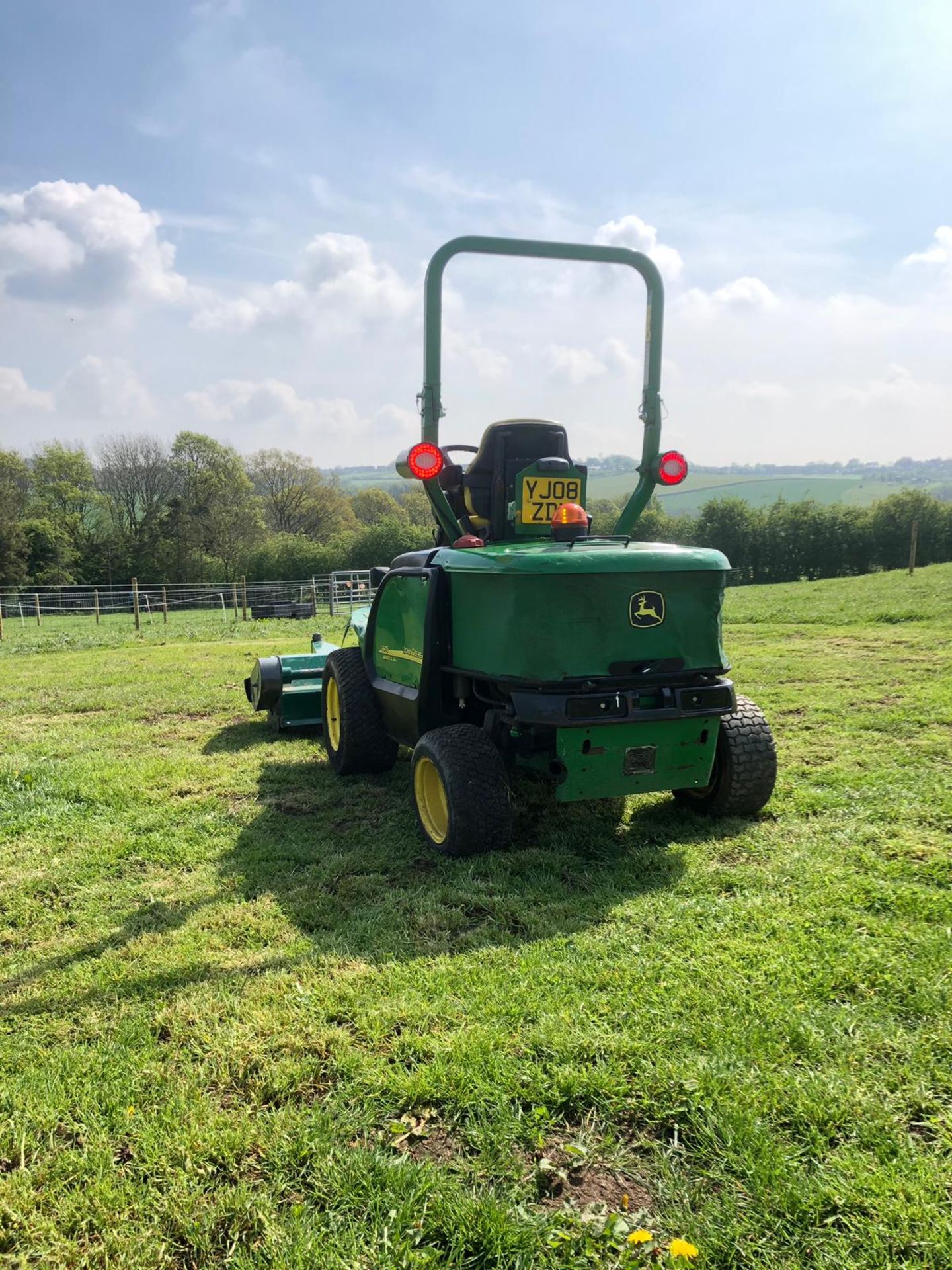 JOHN DEERE 1445 RIDE ON LAWN MOWER WITH FLAIL MOWER, YEAR 2008, RUNS, WORKS AND CUTS *PLUS VAT* - Bild 3 aus 7