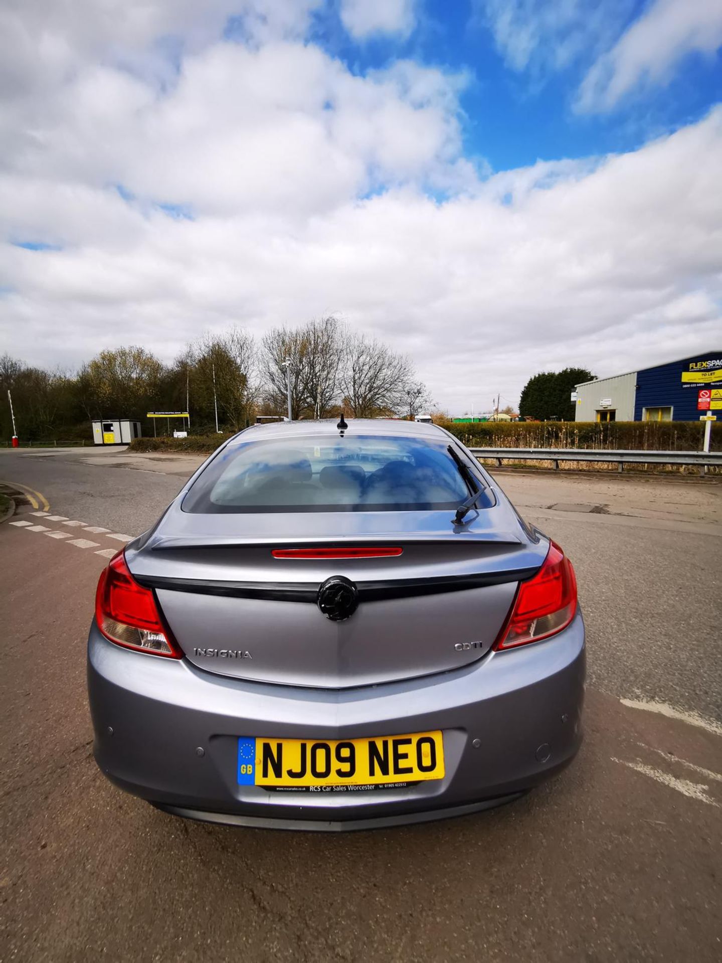 2009/09 REG VAUXHALL INSIGNIA EXCLUSIVE 160CDTI 2.0 DIESEL SILVER 5 DOOR HATCHBACK *NO VAT* - Image 3 of 15