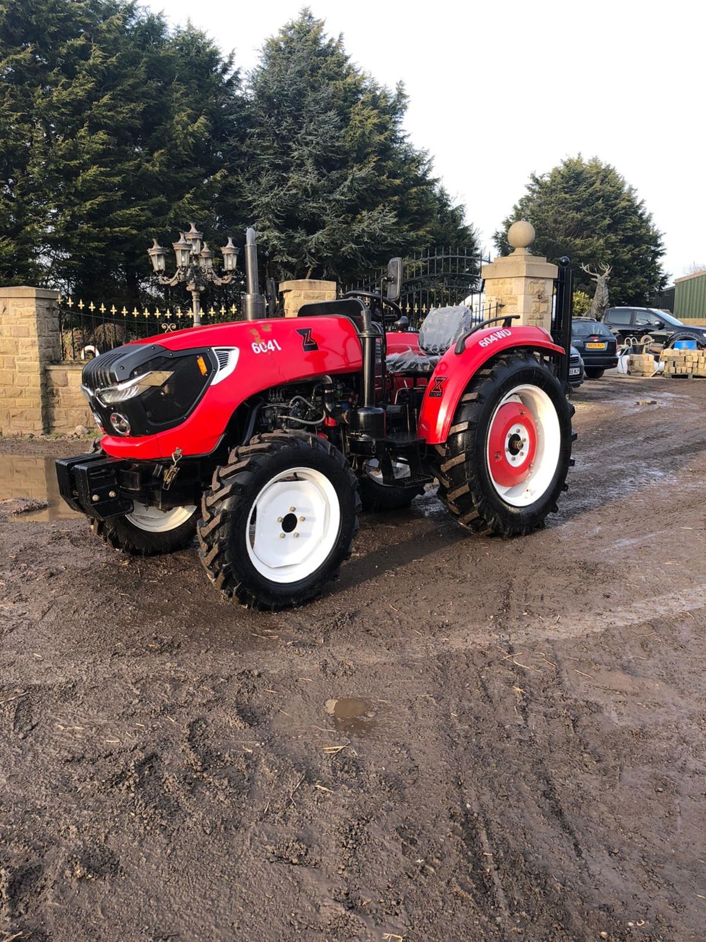 NEW / UNUSED ZOOM 604WD TRACTOR, YEAR 2019, RUNS, WORKS AND DRIVES, 3 POINT LINKAGE, REAR PTO - Image 5 of 9