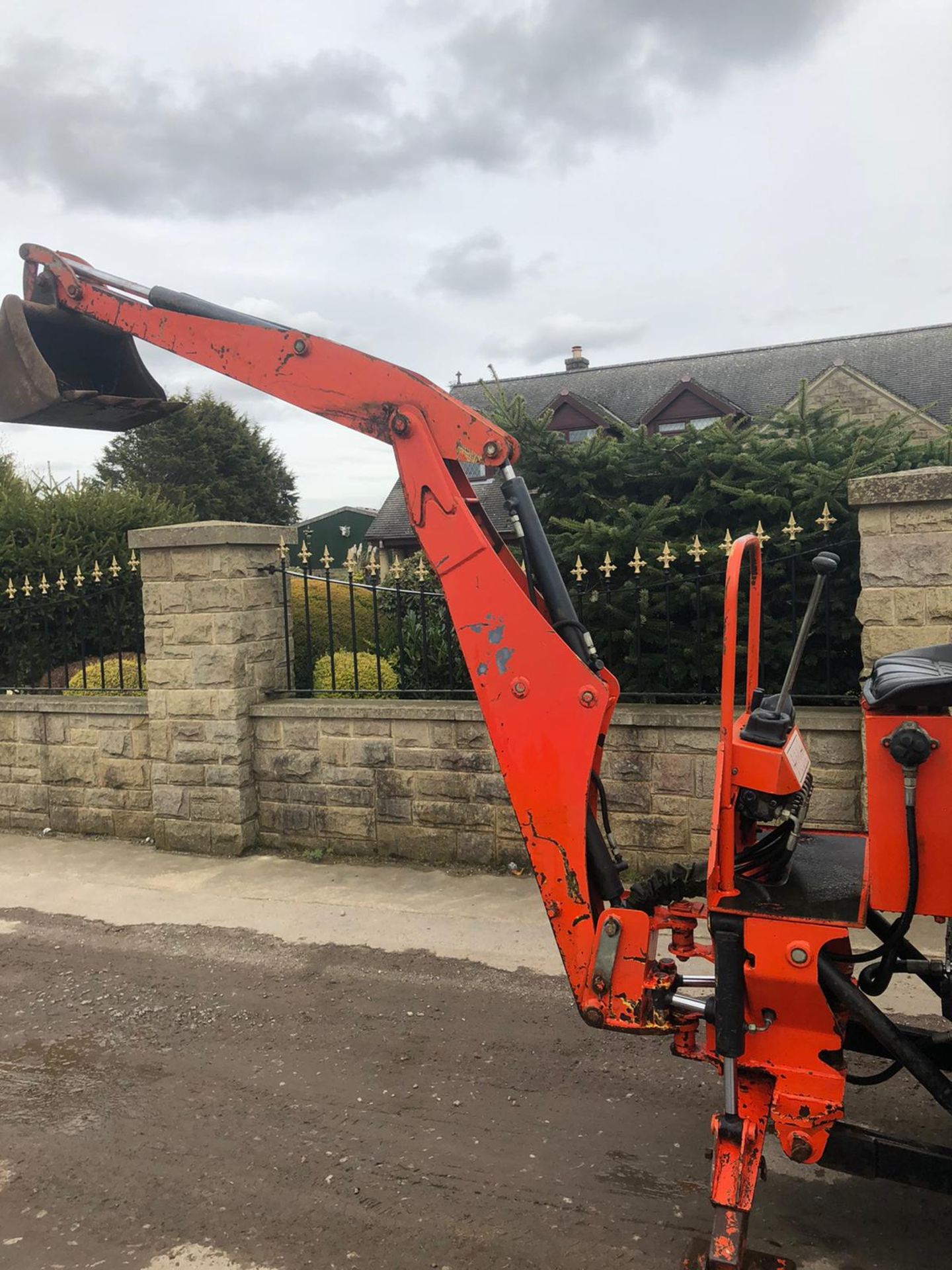 KUBOTA B2110 COMPACT TRACTOR, RUNS AND WORKS WELL, 4 WHEEL DRIVE, LOW HOURS *PLUS VAT* - Image 5 of 6