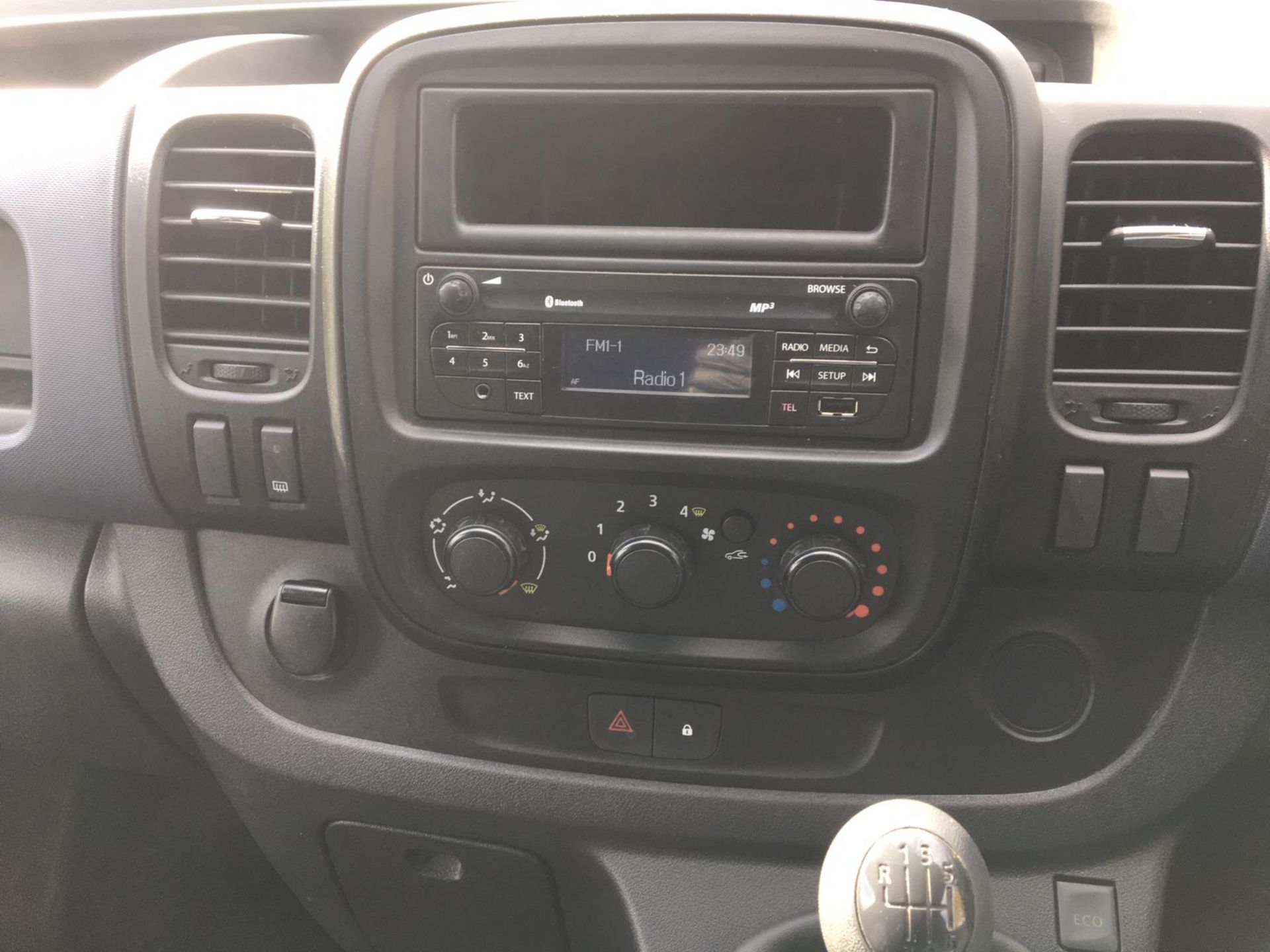 2016/66 REG VAUXHALL VIVARO 2900 CDTI 1.6 DIESEL BLACK PANEL VAN, SHOWING 0 FORMER KEEPERS - Image 9 of 16