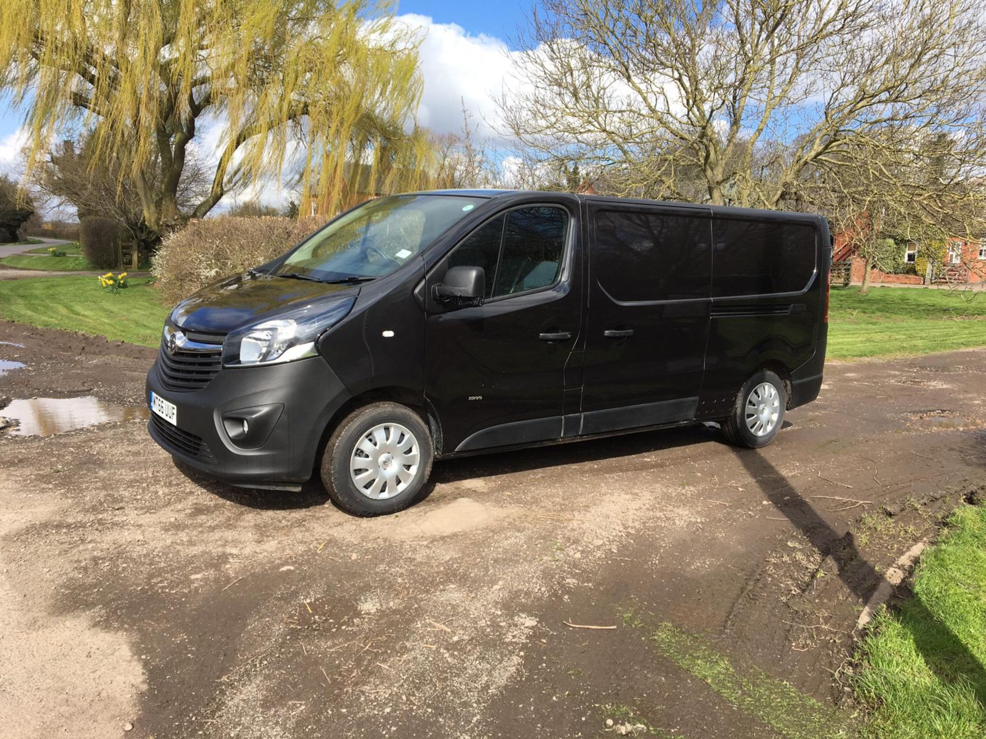 2016/66 REG VAUXHALL VIVARO 2900 CDTI 1.6 DIESEL BLACK PANEL VAN, SHOWING 0 FORMER KEEPERS - Image 2 of 16