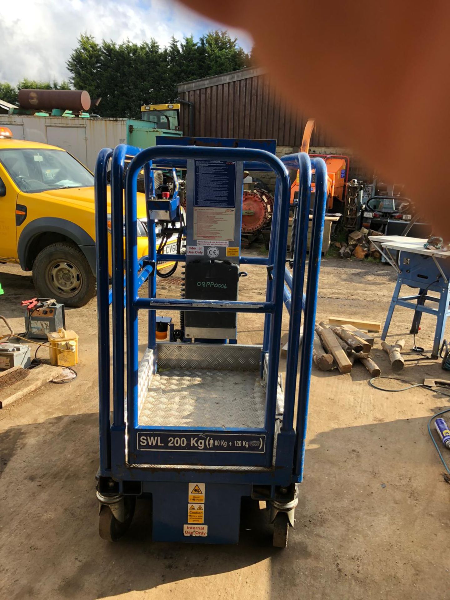 POWER TOWER SELF PROPELLED ELECTRIC LIFT, VERY EASY TO USE *PLUS VAT* - Image 3 of 8