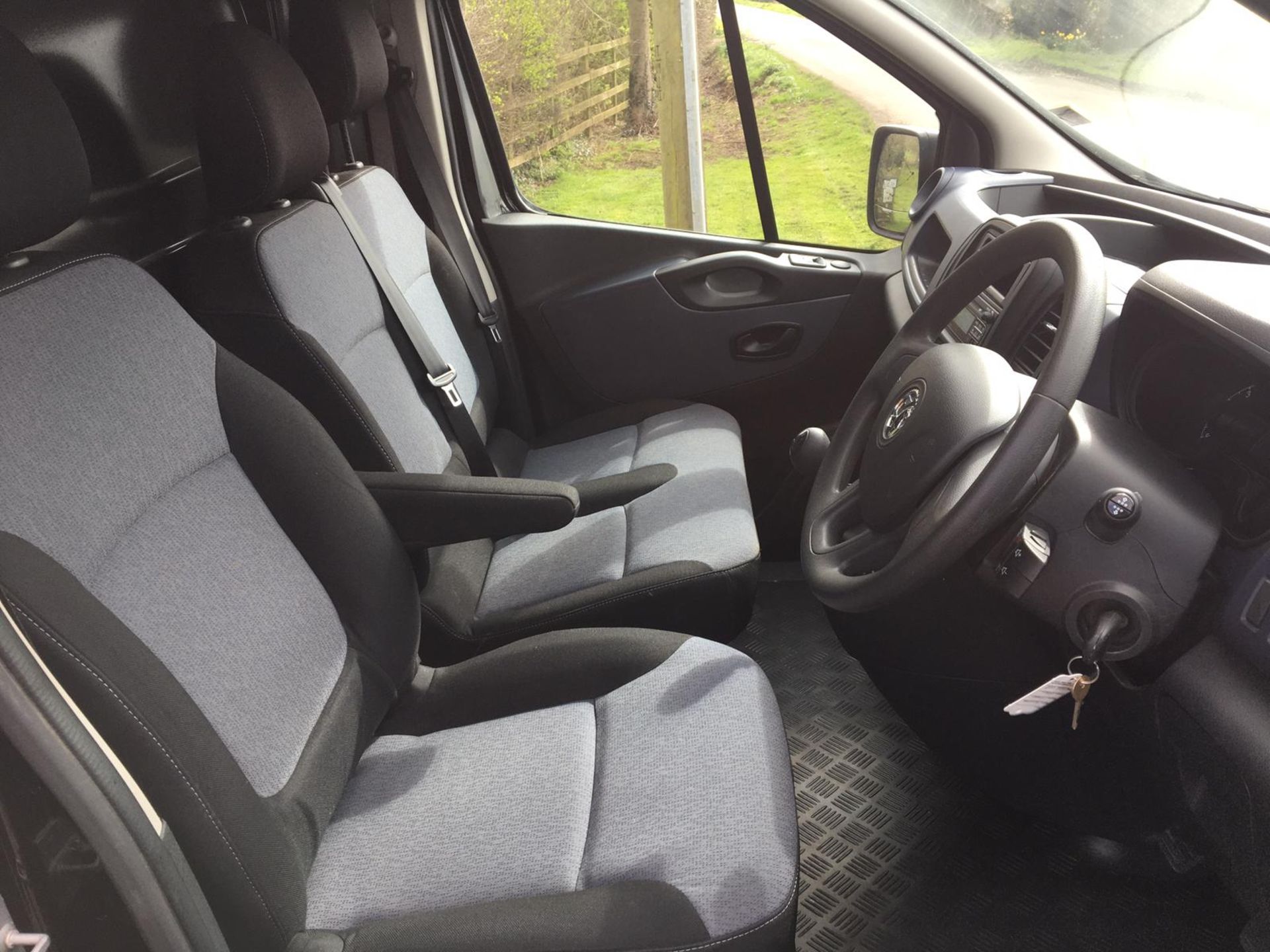 2016/66 REG VAUXHALL VIVARO 2900 CDTI 1.6 DIESEL BLACK PANEL VAN, SHOWING 0 FORMER KEEPERS - Image 15 of 16