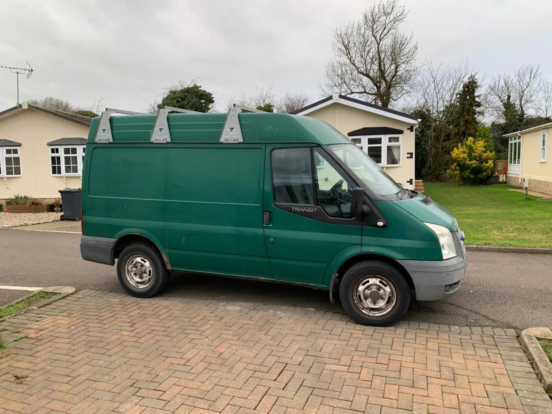 2006/56 REG FORD TRANSIT 110 T330S FWD 2.2 DIESEL GREEN PANEL VAN, SHOWING 1 FORMER KEEPER *NO VAT*