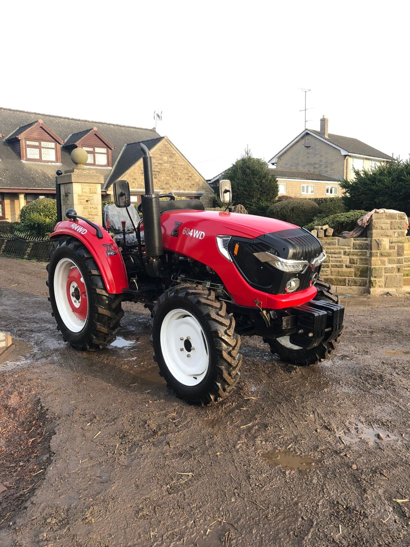 NEW / UNUSED ZOOM 604WD TRACTOR, YEAR 2019, RUNS, WORKS AND DRIVES, 3 POINT LINKAGE, REAR PTO