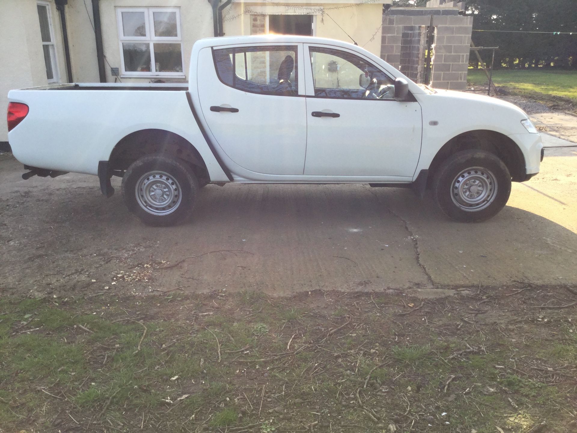 2014/64 REG MITSUBISHI L200 DI-D 4X4 4WORK LB DOUBLE CAB 2.5 DIESEL WHITE PICK-IP 135BHP *PLUS VAT* - Image 4 of 4