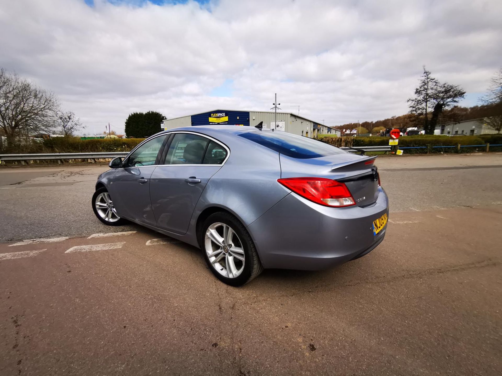 2009/09 REG VAUXHALL INSIGNIA EXCLUSIVE 160CDTI 2.0 DIESEL SILVER 5 DOOR HATCHBACK *NO VAT* - Image 2 of 15