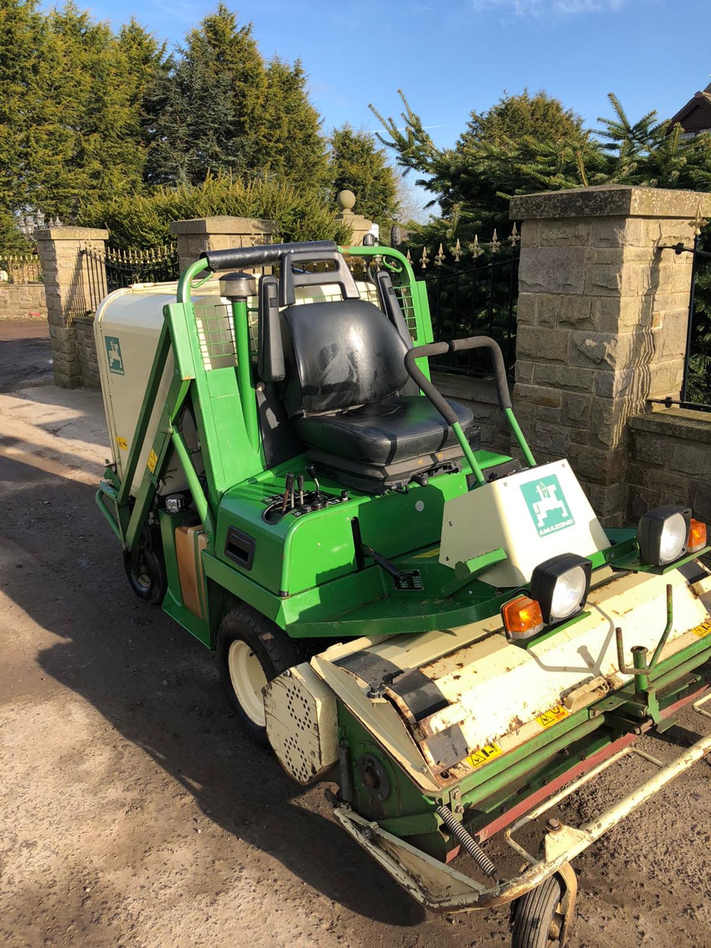 AMAZONE PROFIHOPPER RIDE ON LAWN FLAIL MOWER, ONLY 913 HOURS, RUNS, WORKS AND CUTS WELL *PLUS VAT* - Bild 2 aus 10