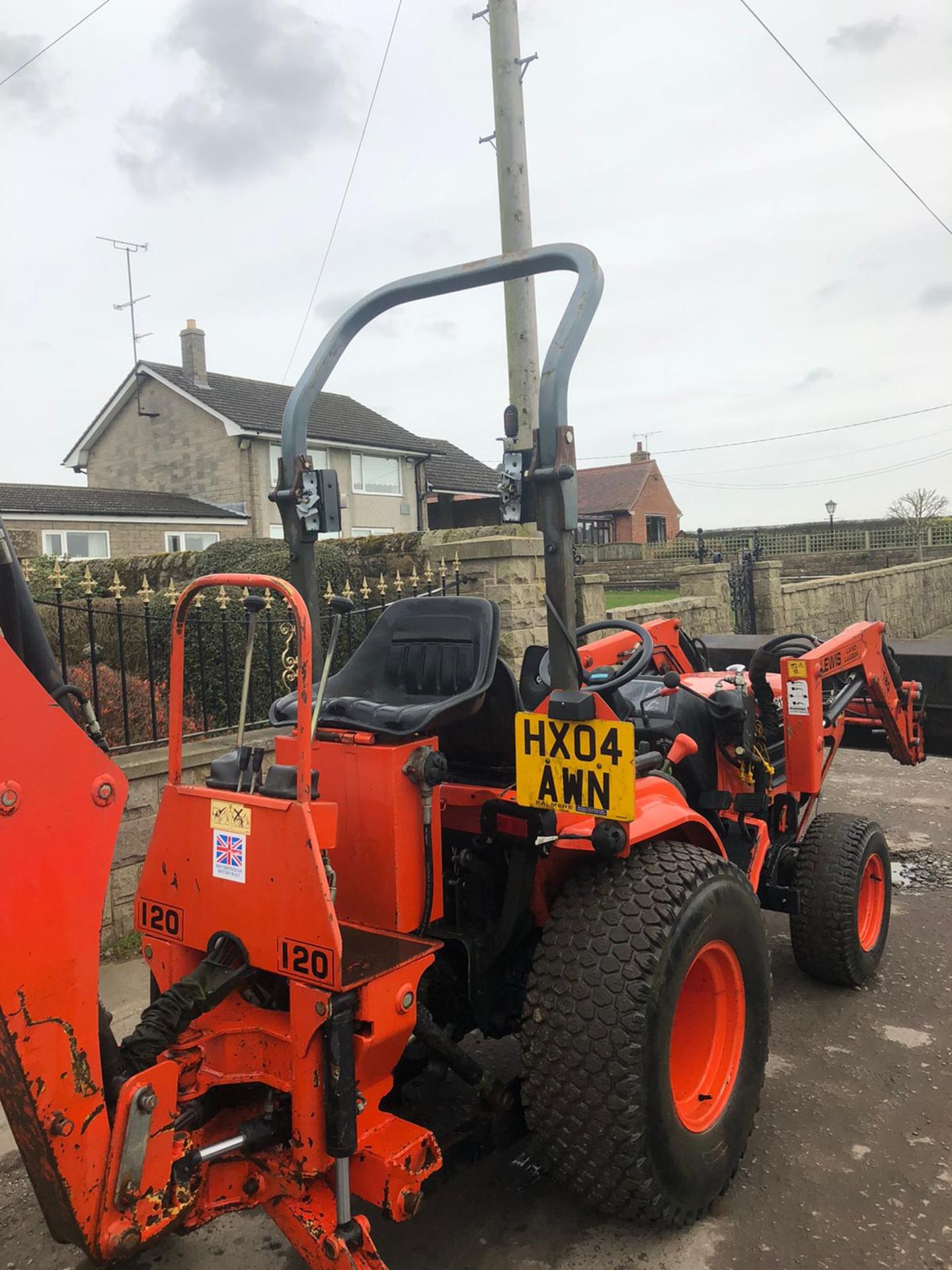 KUBOTA B2110 COMPACT TRACTOR, RUNS AND WORKS WELL, 4 WHEEL DRIVE, LOW HOURS *PLUS VAT* - Image 4 of 6