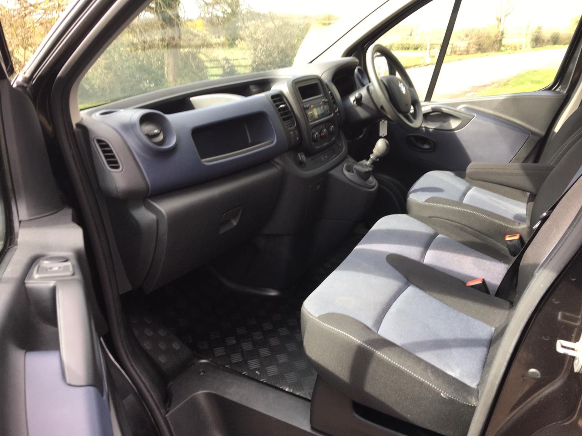 2016/66 REG VAUXHALL VIVARO 2900 CDTI 1.6 DIESEL BLACK PANEL VAN, SHOWING 0 FORMER KEEPERS - Image 7 of 16