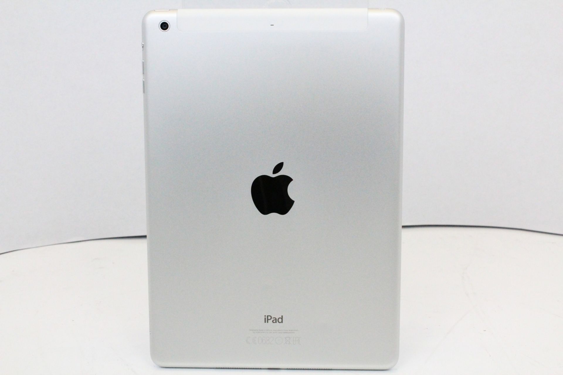 APPLE IPAD AIR 1ST GEN. 16GB, WIFI + CELLUAR (UNLOCKED) 9.7IN - WHITE / SILVER *PLUS VAT* - Bild 3 aus 4