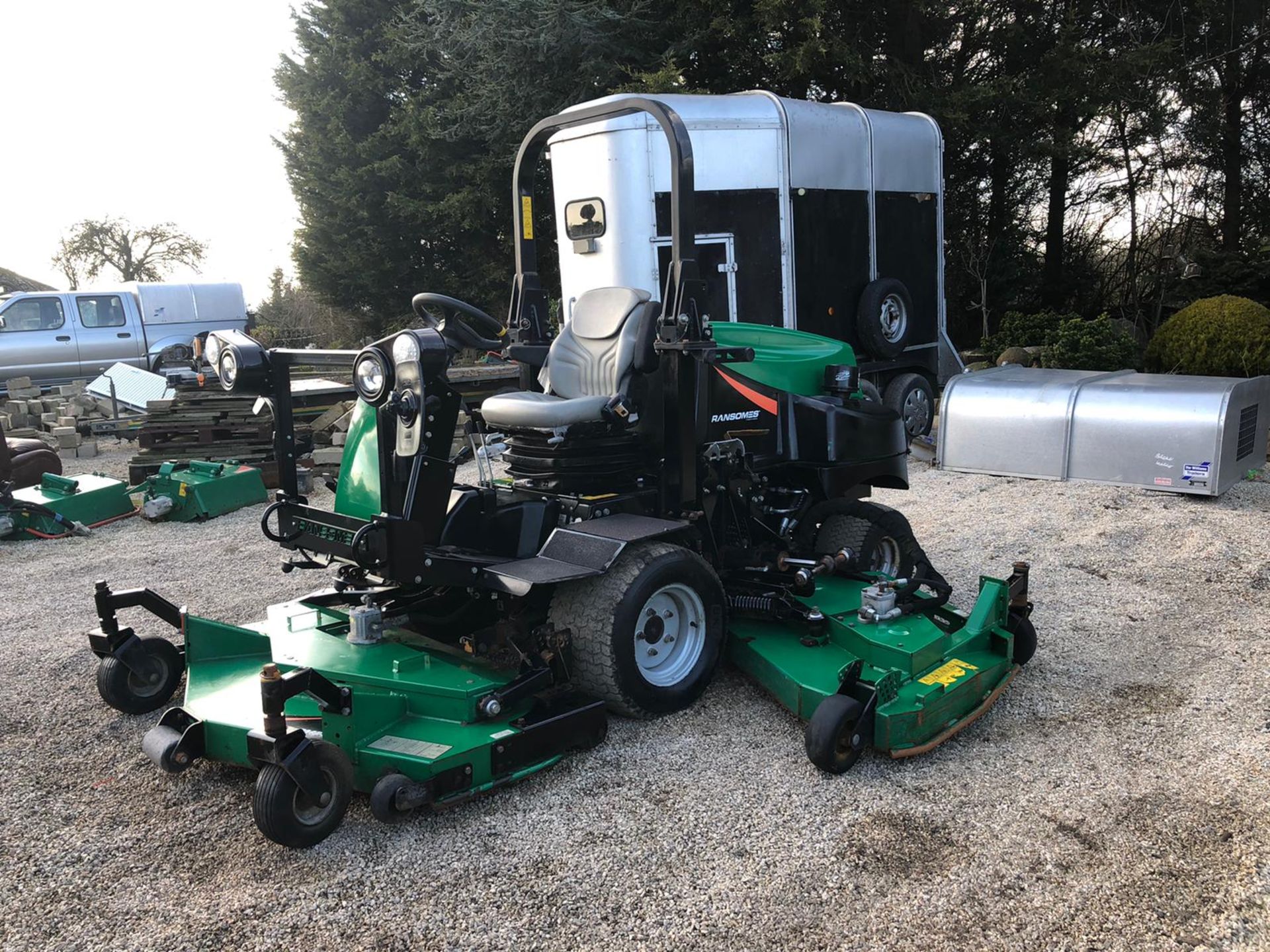 RANSOMES HR6010 BATWING RIDE ON LAWN MOWER, ONLY 144 HOURS, YEAR 2014, 4 WHEEL DRIVE *PLUS VAT* - Image 3 of 8