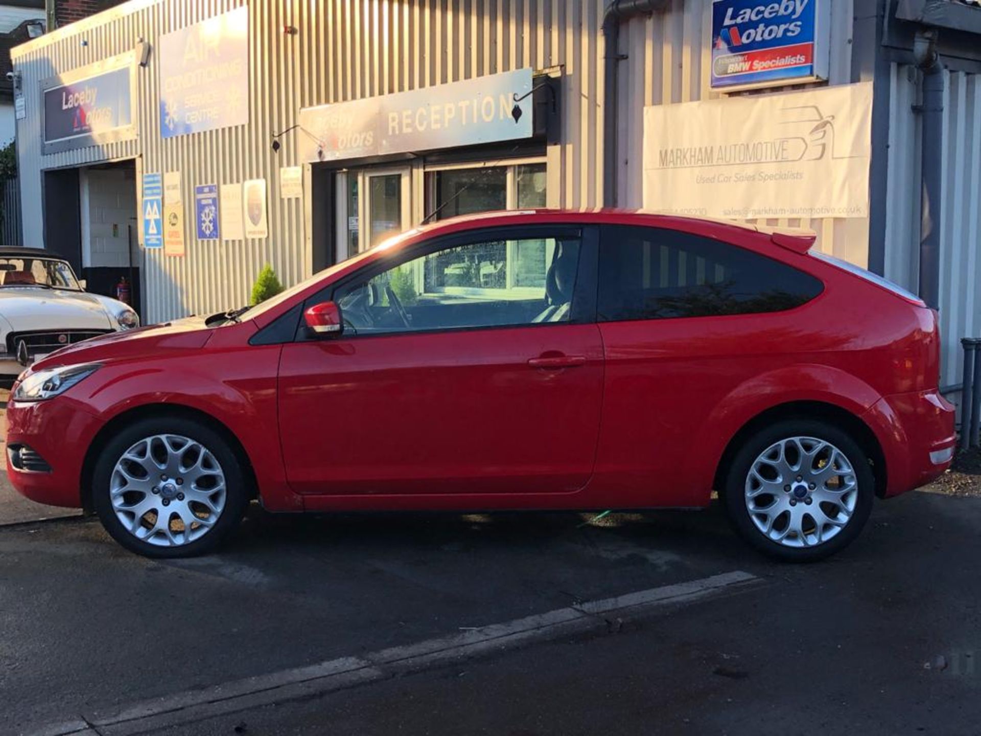 2008/08 REG FORD FOCUS ZETEC 125 1.8 PETROL RED 3DR HATCHBACK *NO VAT* - Image 3 of 12