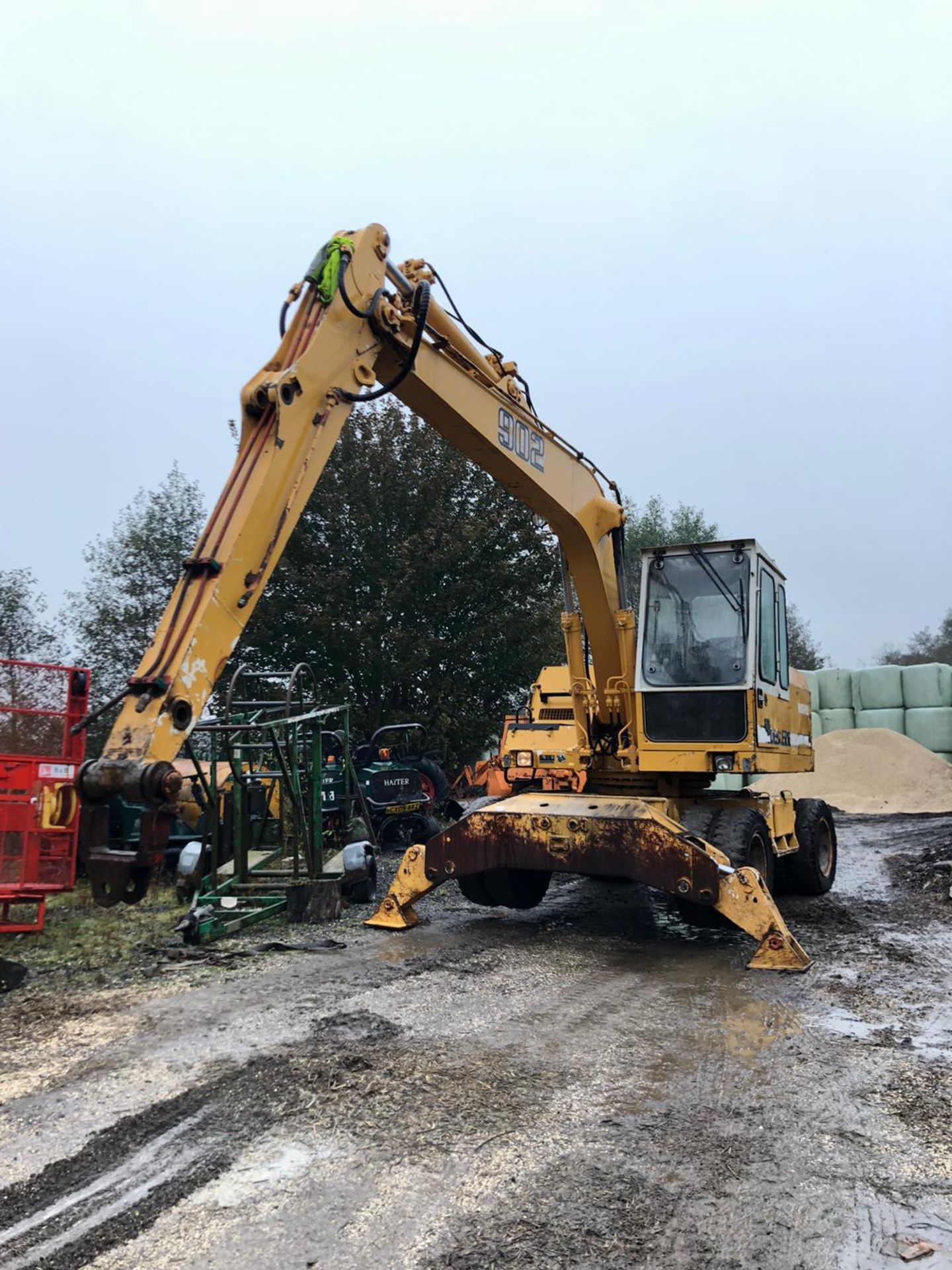 LIEBHERR A902 WHEELED EXCAVATOR SCRAP HANDLER, RUNS, WORKS AND LIFTS *PLUS VAT* - Image 5 of 7