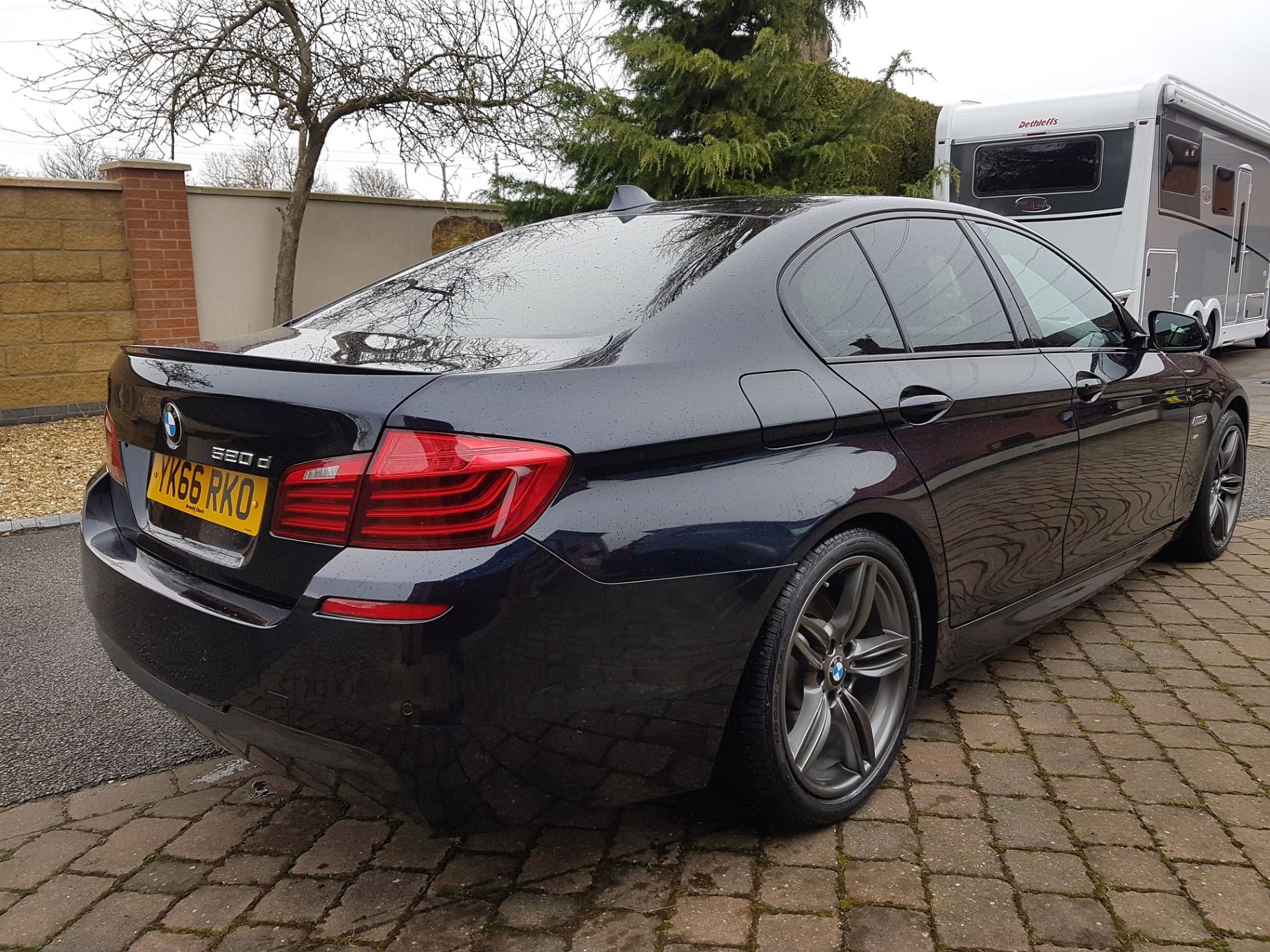 2016/66 REG BMW 520D M SPORT 2.0 DIESEL AUTO BLACK 4 DOOR SALOON, SHOWING 1 FORMER KEEPER *NO VAT* - Image 5 of 10