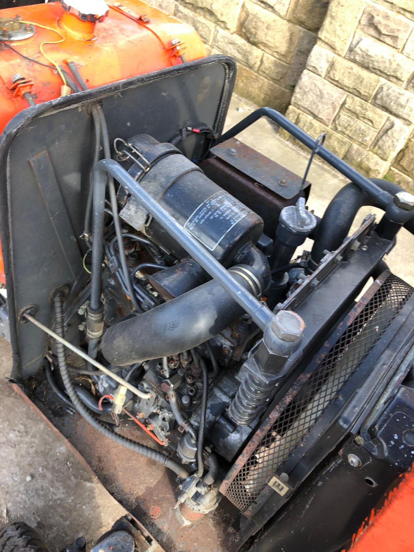 KUBOTA F2400 RIDE ON LAWN MOWER, RUNS, WORKS AND CUTS *NO VAT* - Image 6 of 6