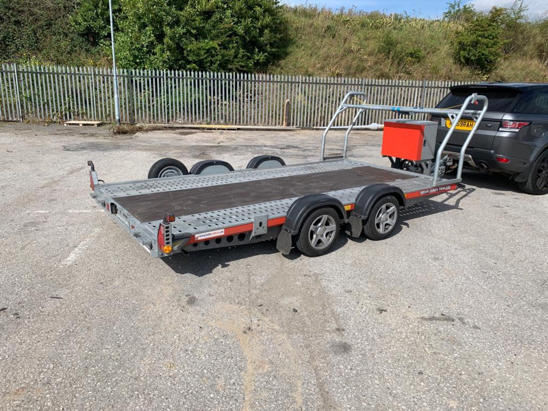 2018 BRIAN JAMES TRAILERS TWIN AXLE 2600KG VEHICLE TRAILER WITH WHEEL RACK & STORAGE *PLUS VAT* - Image 9 of 9