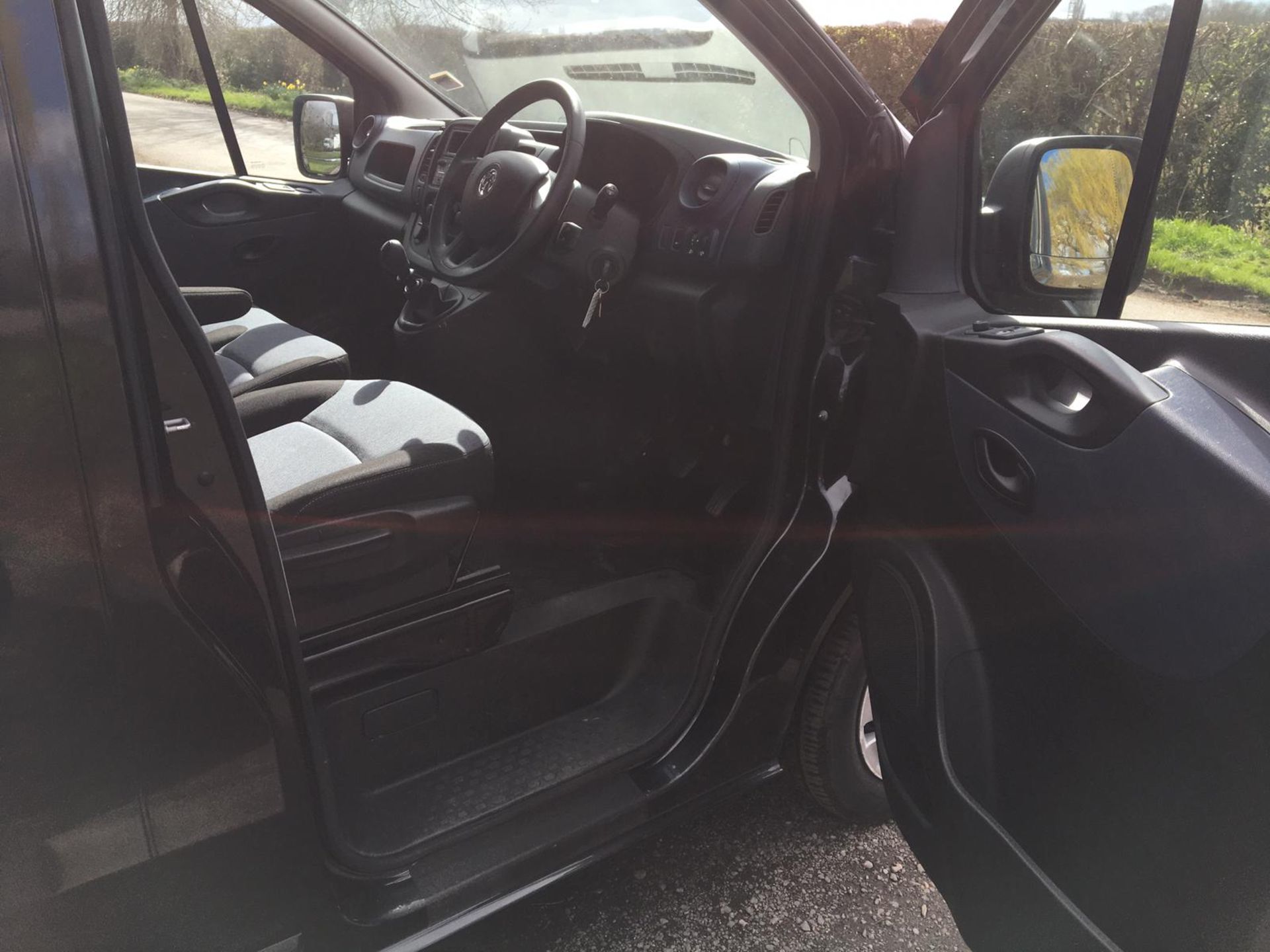 2016/66 REG VAUXHALL VIVARO 2900 CDTI 1.6 DIESEL BLACK PANEL VAN, SHOWING 0 FORMER KEEPERS - Image 14 of 16