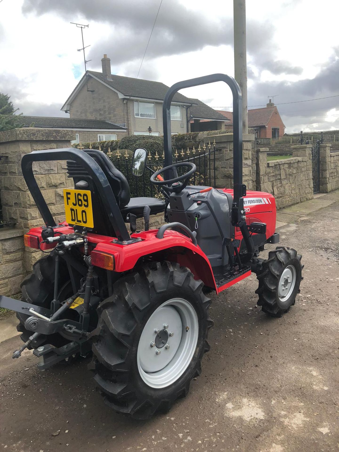 EX DEMO CONDITION 69 REG MASSEY FERGUSON 1520 COMPACT TRACTOR, 4 WHEEL DRIVE *PLUS VAT* - Image 5 of 10