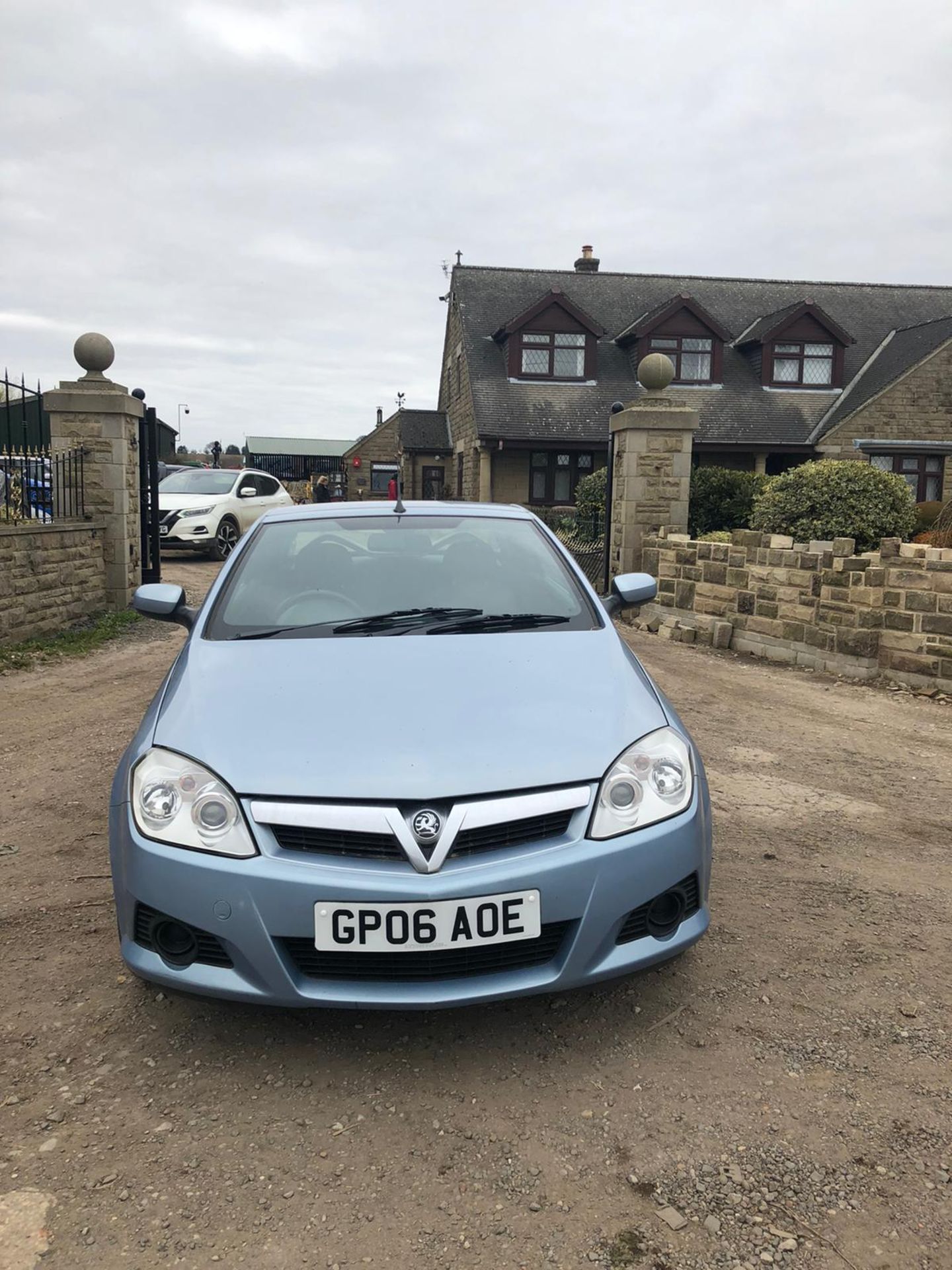 2006/06 REG VAUXHALL TIGRA HARD TOP 1.4I PETROL BLUE, SHOWING 1 FORMER KEEPER *NO VAT* - Image 2 of 7