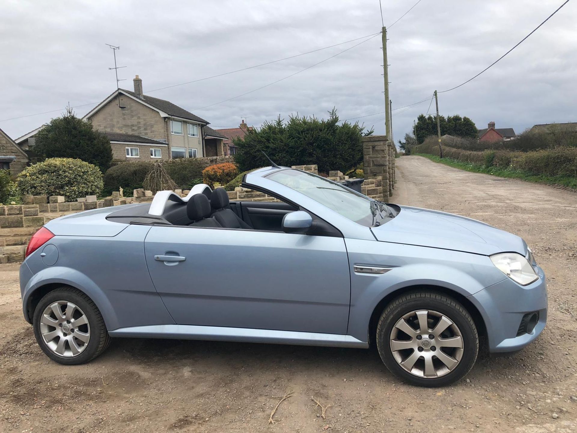 2006/06 REG VAUXHALL TIGRA HARD TOP 1.4I PETROL BLUE, SHOWING 1 FORMER KEEPER *NO VAT* - Image 5 of 7