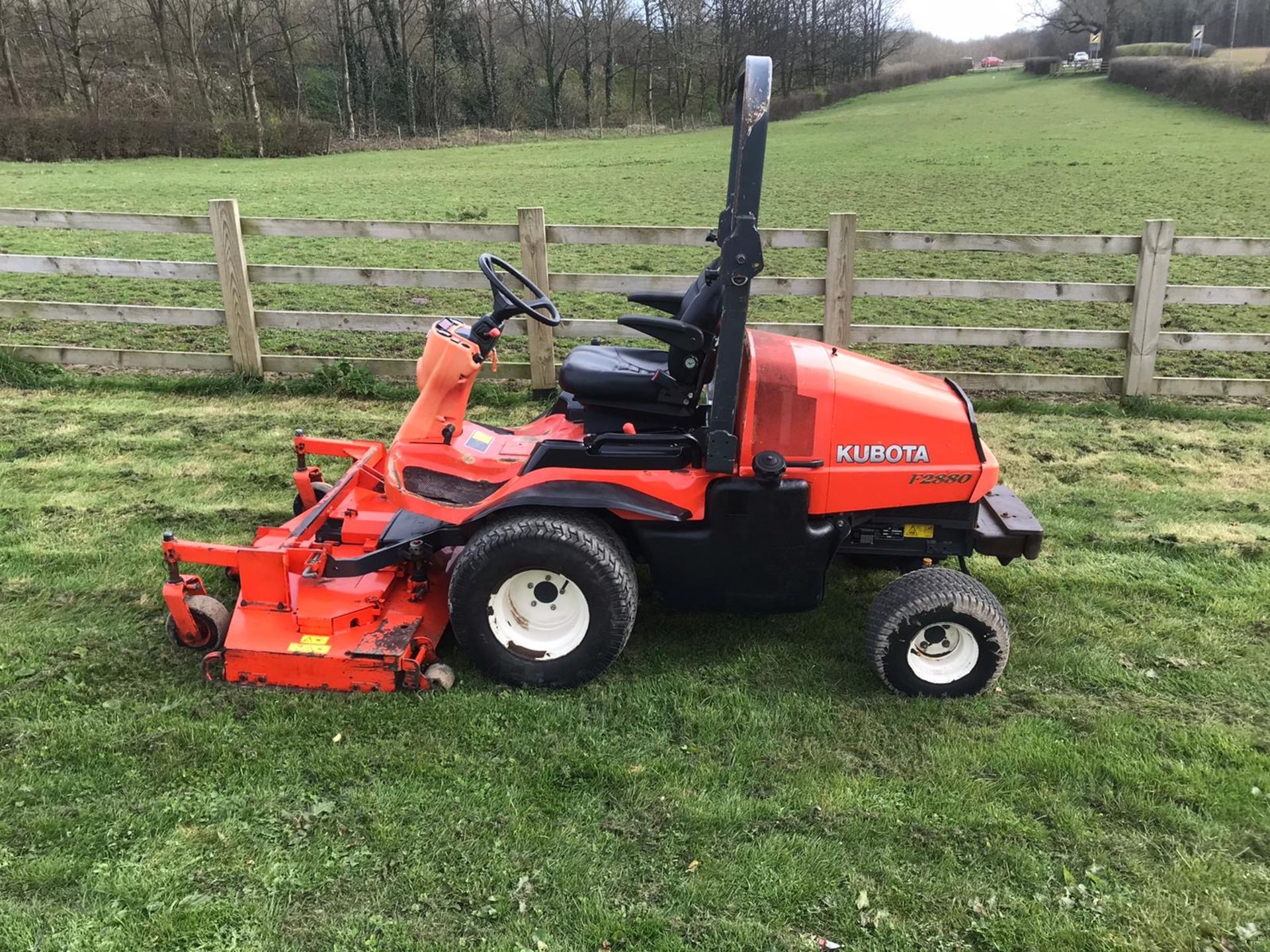 KUBOTA RIDE ON LAWN MOWER, MODEL F2880-EC, HOURS 1966, YEAR 2013, 62" DECK *PLUS VAT* - Bild 4 aus 9