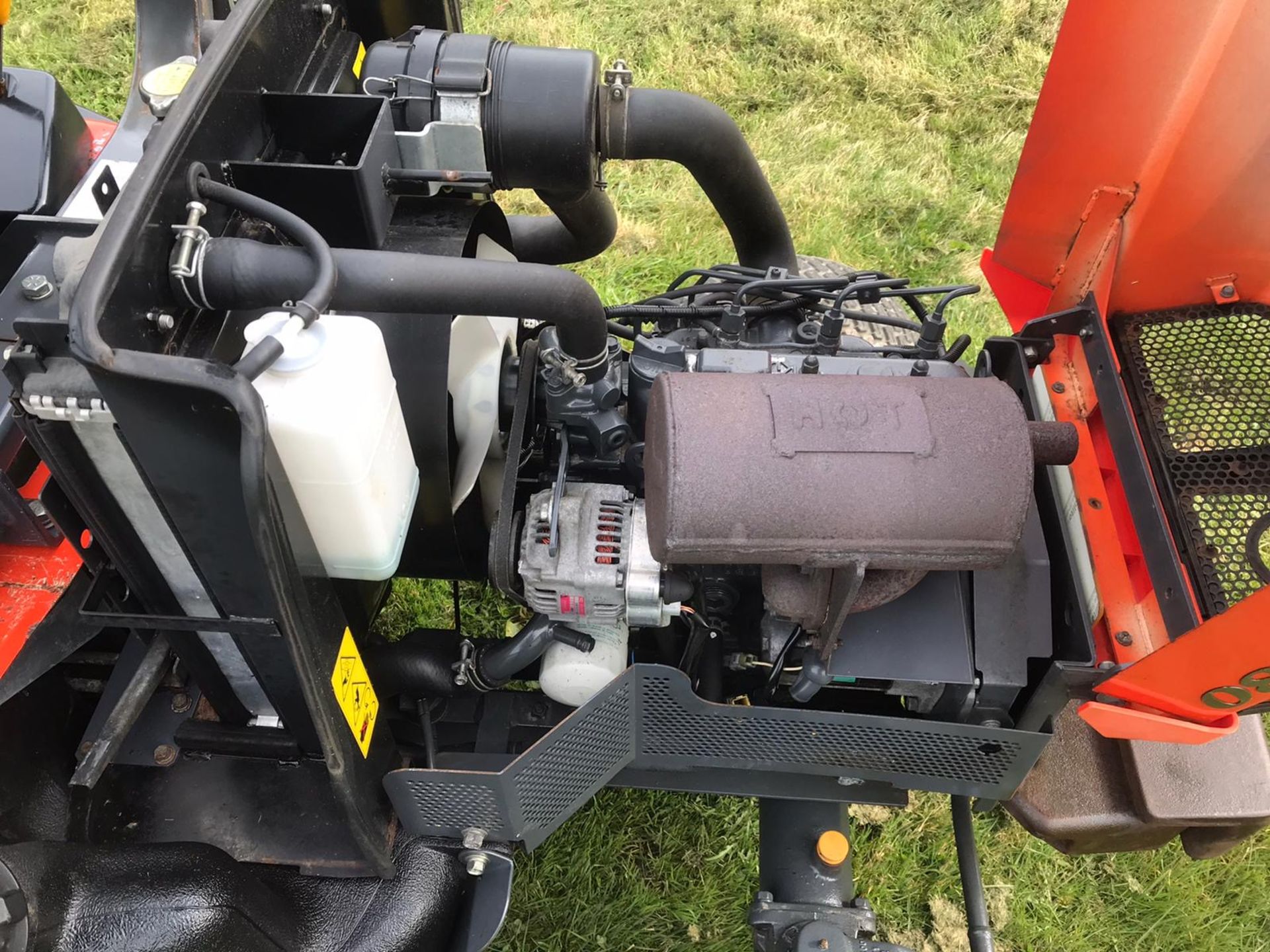 KUBOTA RIDE ON LAWN MOWER, MODEL F2880-EC, HOURS 1966, YEAR 2013, 62" DECK *PLUS VAT* - Image 8 of 9