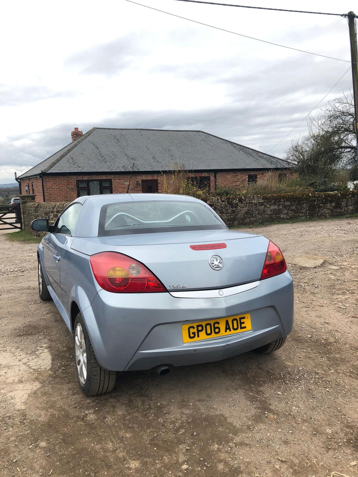 2006/06 REG VAUXHALL TIGRA HARD TOP 1.4I PETROL BLUE, SHOWING 1 FORMER KEEPER *NO VAT* - Image 4 of 7