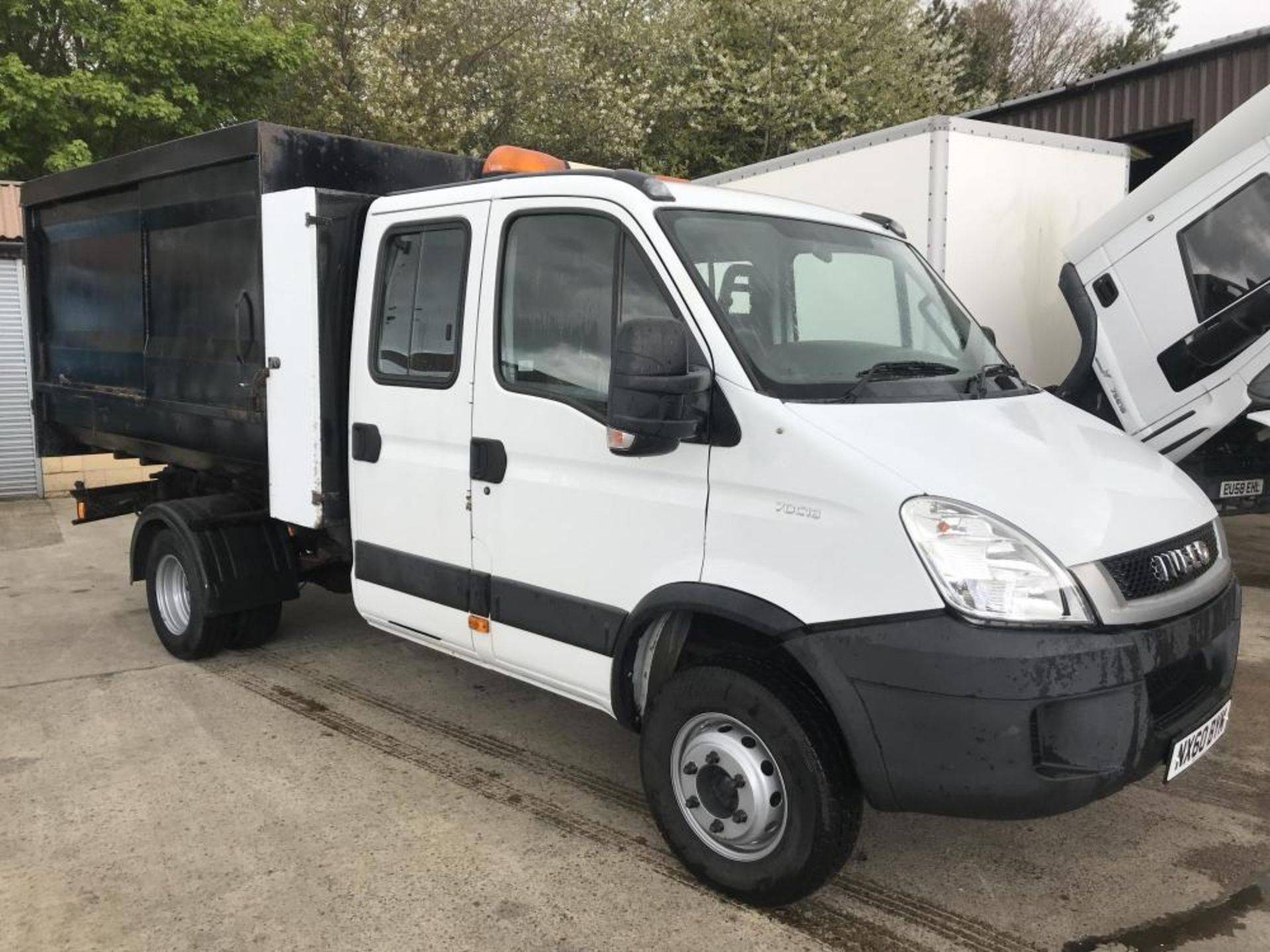 2010/60 REG IVECO DAILY 70C17 CREW CAB TIPPER EX-COUNCIL WITH SIDE BIN LIFT *PLUS VAT*