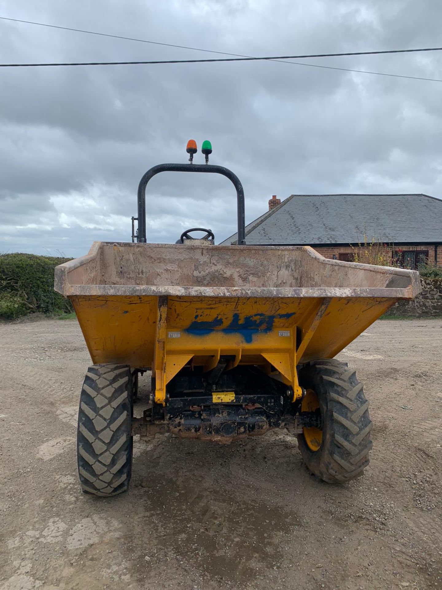 2015 JCB 3 TON DUMPER, RUNS AND WORKS WELL, GOOD CONDITION *PLUS VAT* - Image 7 of 13