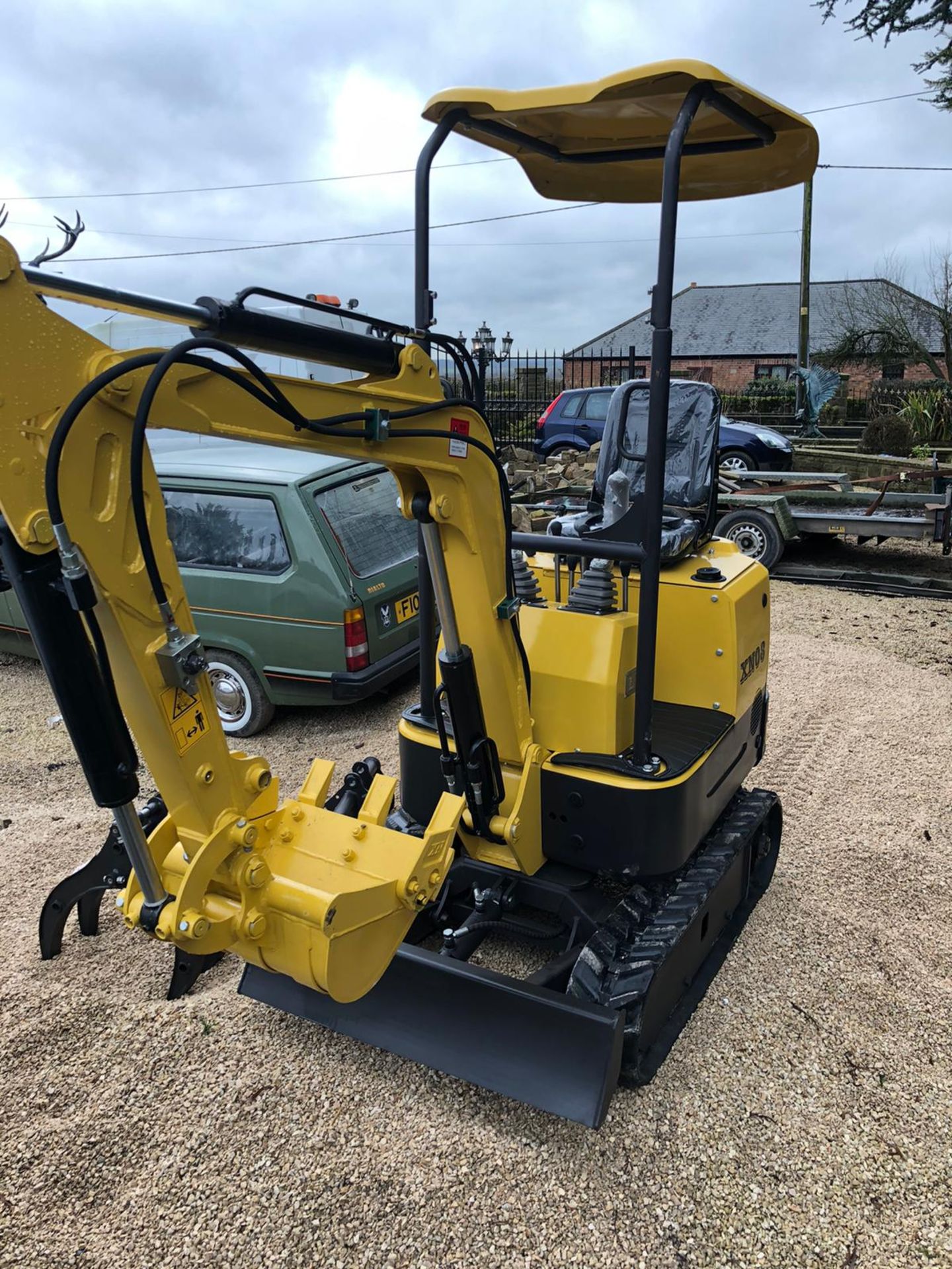 2020 NEW & UNUSED MINI TRACKED EXCAVATOR MICRO RHINOCEROS XN08 C/W 3 X BUCKETS & GRAPPLE *PLUS VAT* - Bild 3 aus 5