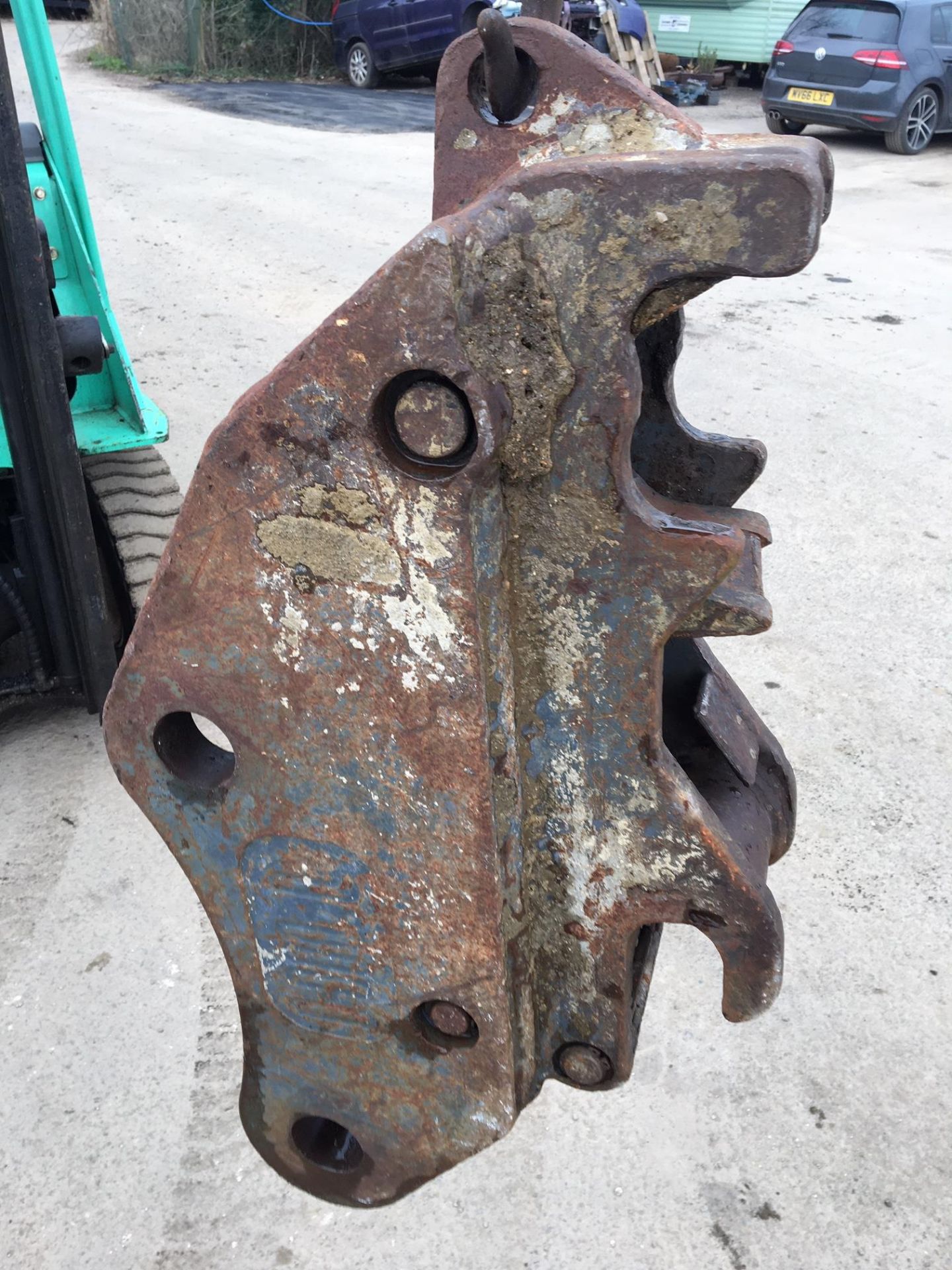 HILL HYDRAULIC QUICK HITCH, REMOVED FROM TAKEUCHI 8 TON, 50MM PINS, NEEDS SLIGHT REPAIR *PLUS VAT*