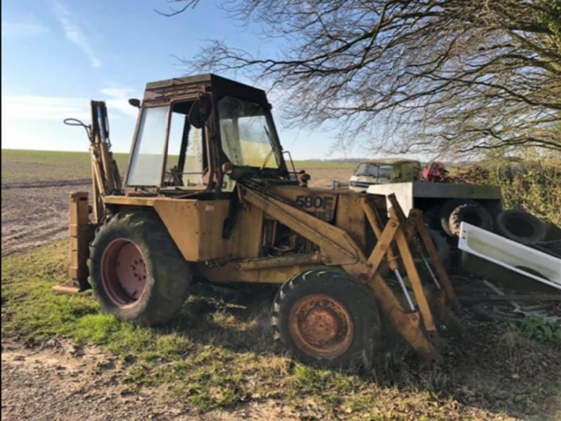 CASE 580F 4X4 BACKHOE LOADER, EXTENDABLE REAR ARM, NEEDS TIDYING UP & FRONT BUCKET *PLUS VAT*