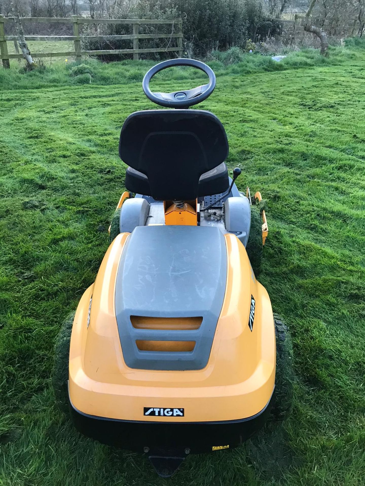 STIGA PARK COMPACT HST RIDE ON LAWN MOWER, RUNS, WORKS & CUTS *NO VAT* - Image 3 of 8