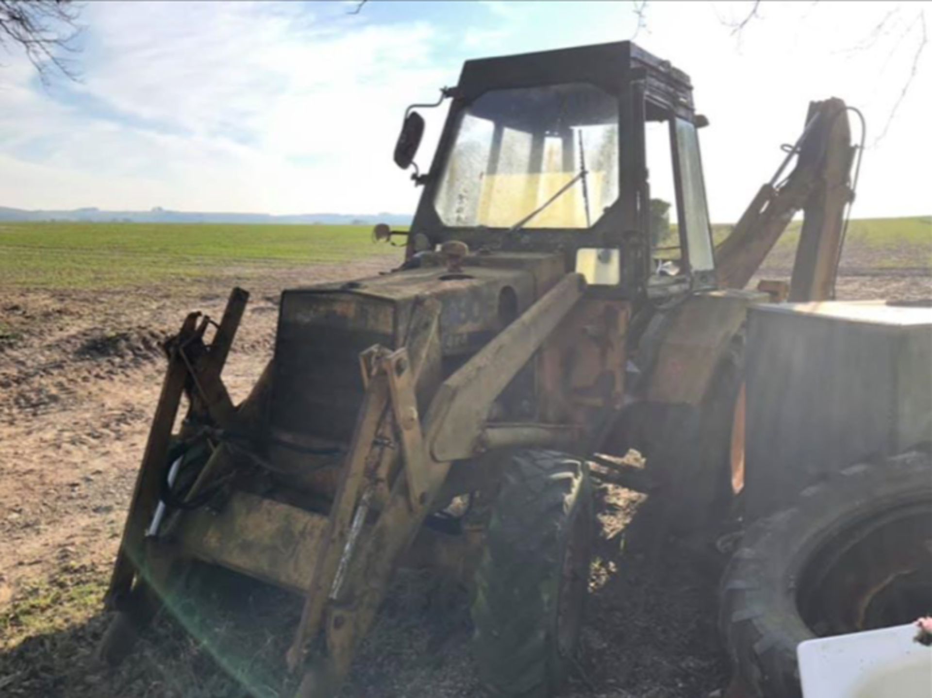 CASE 580F 4X4 BACKHOE LOADER, EXTENDABLE REAR ARM, NEEDS TIDYING UP & FRONT BUCKET *PLUS VAT* - Image 3 of 3