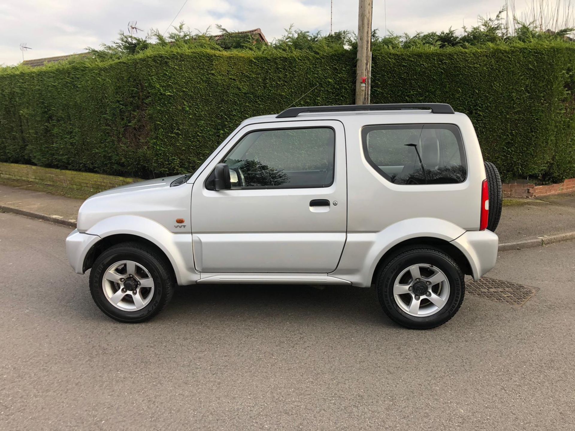 2005/05 REG SUZUKI JIMNY VVTS 1.3L PETROL SILVER, SHOWING 4 FORMER KEEPERS *NO VAT* - Image 3 of 9